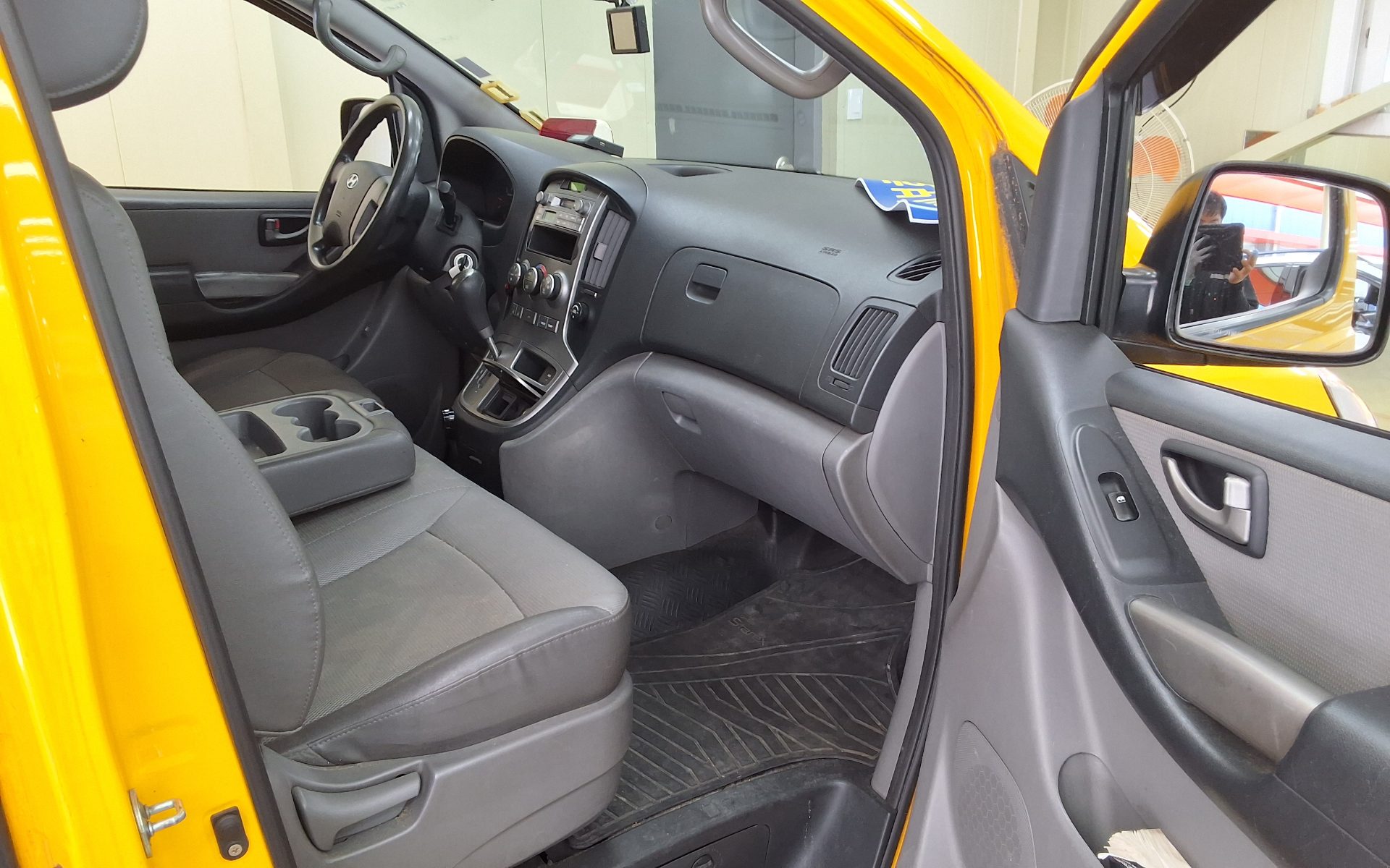 2009 - hyundai grand starex