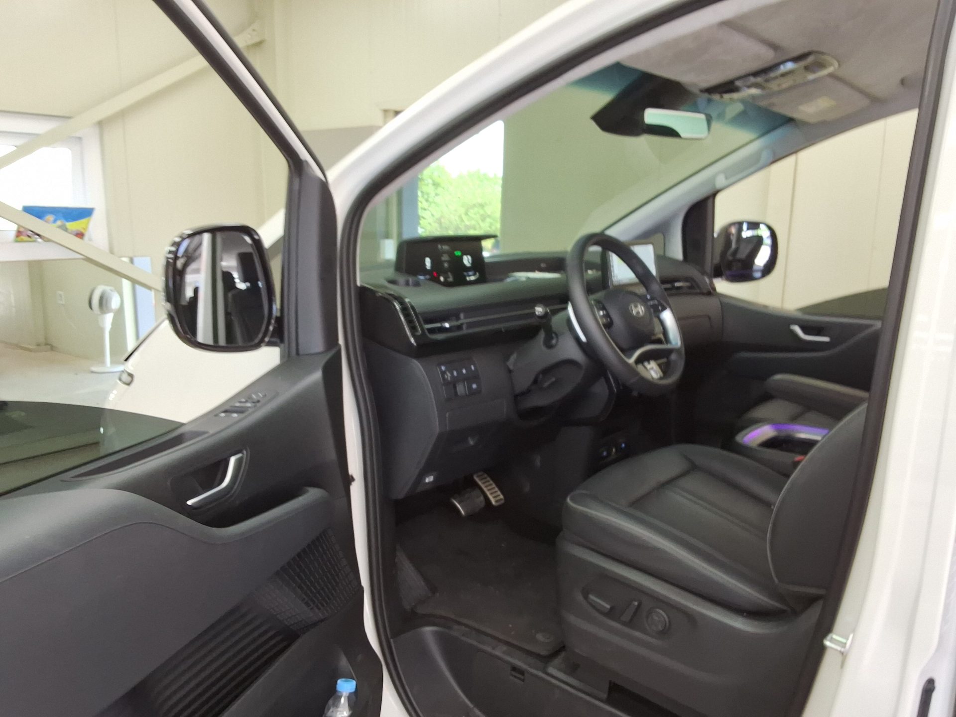 2025 - hyundai staria