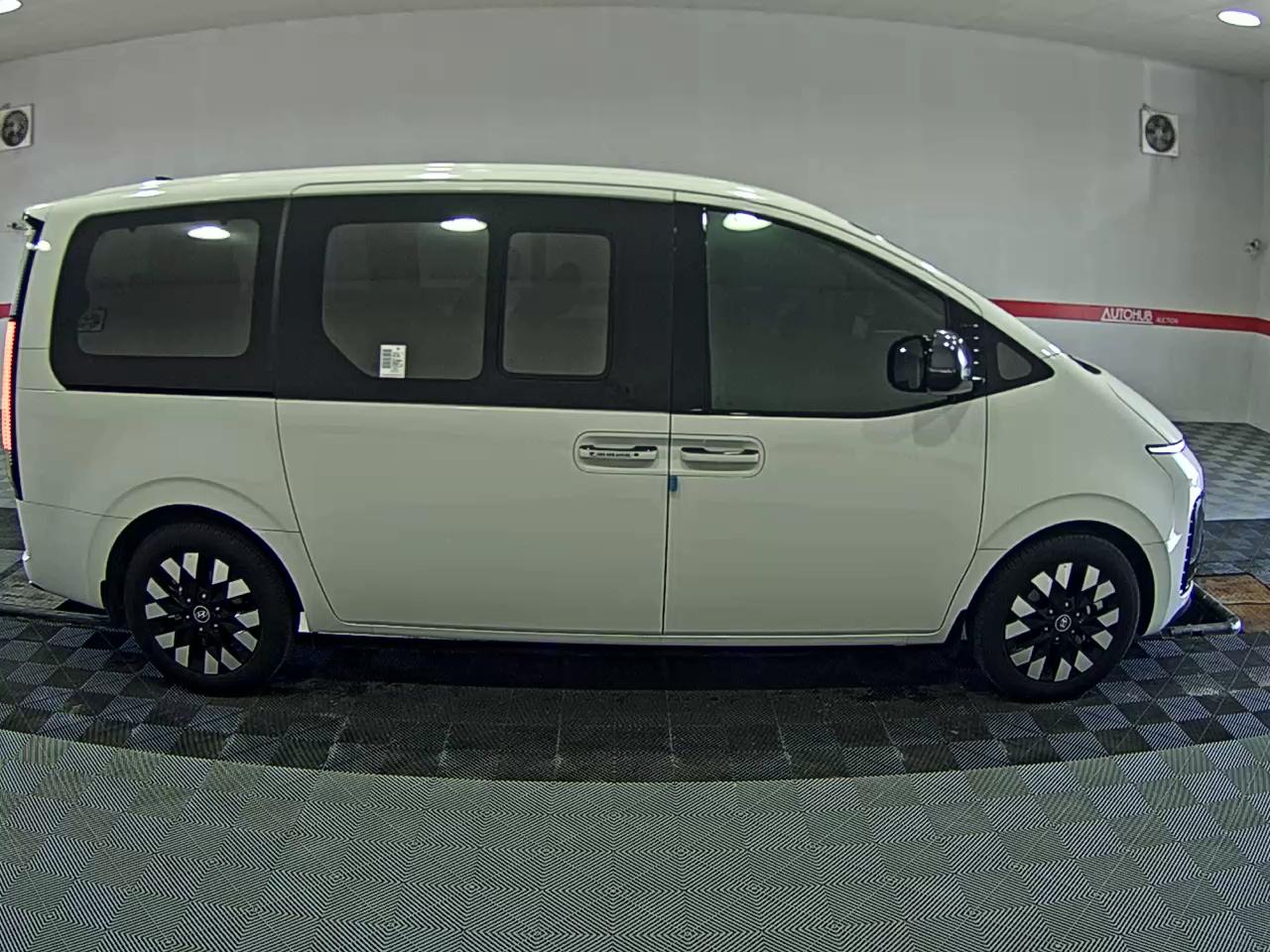 2025 - hyundai staria