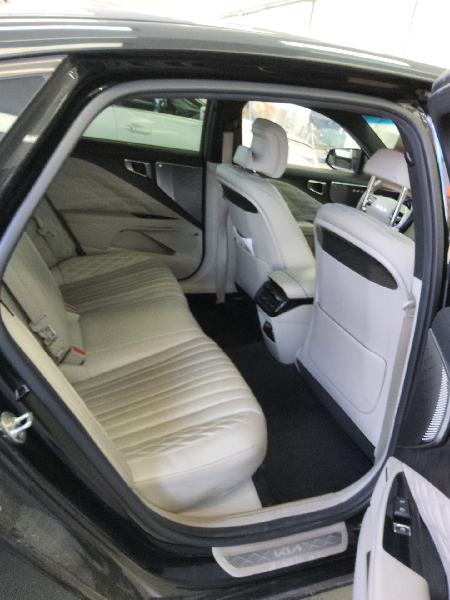 2022 - kia k8