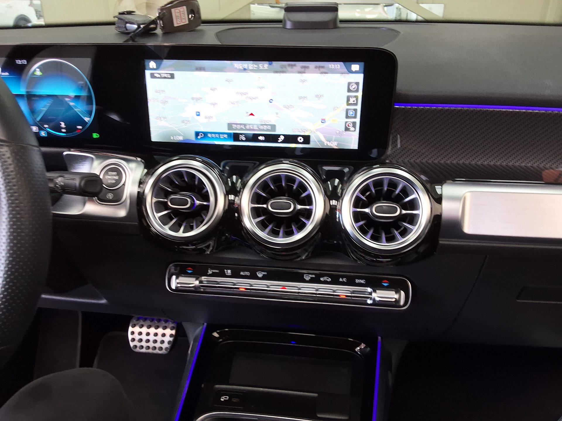2022 - mercedes-benz glb 250