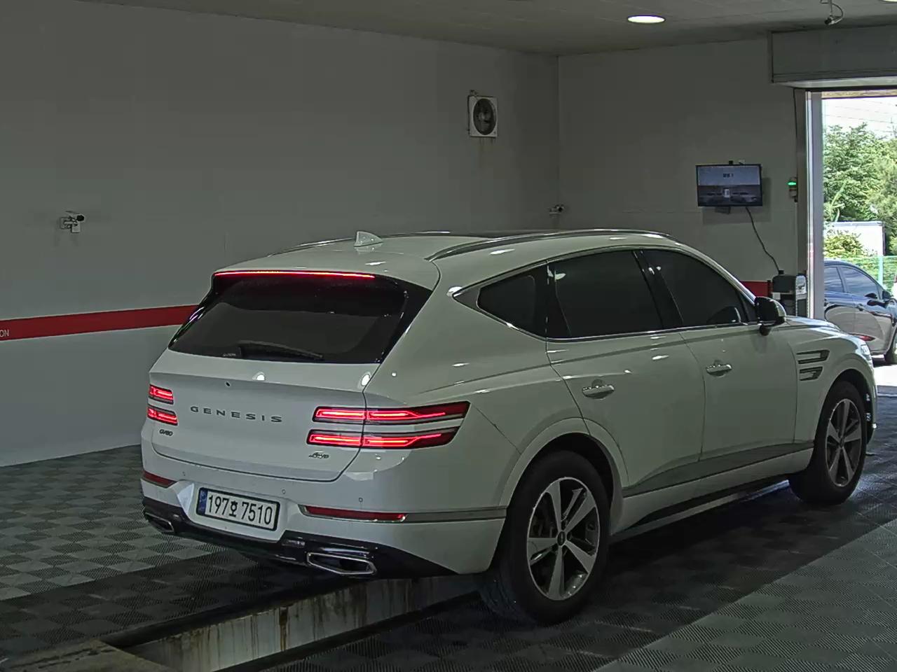 2022 - genesis gv80