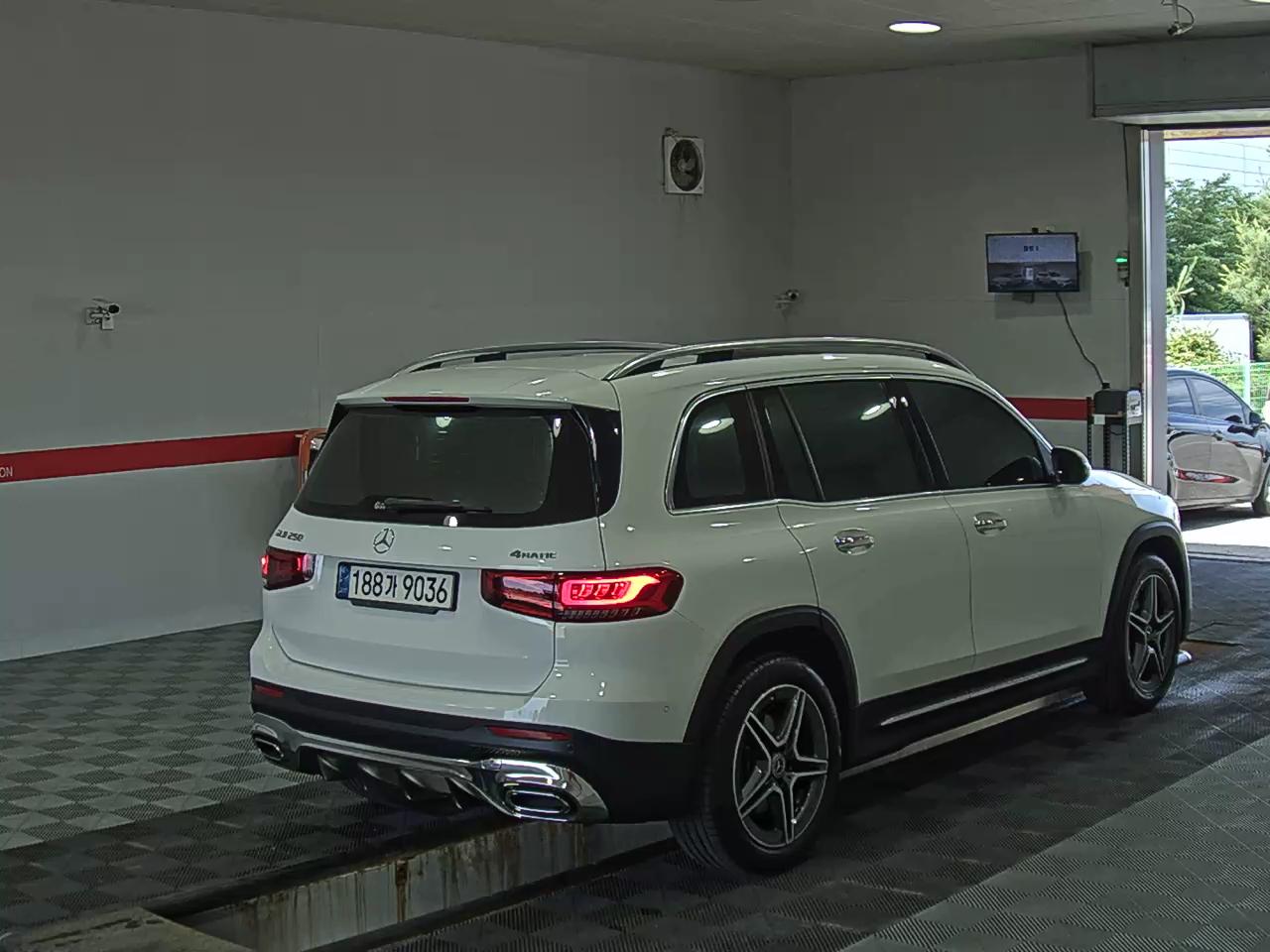 2022 - mercedes-benz glb 250