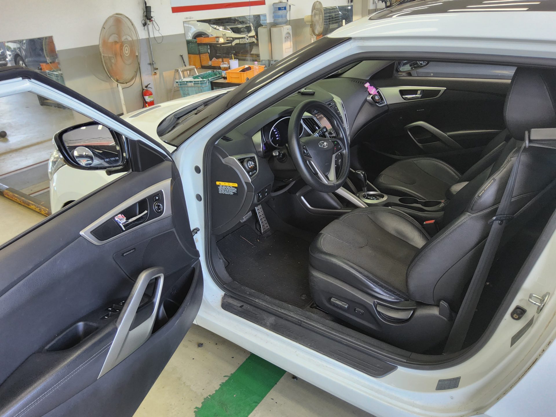 2012 - hyundai veloster