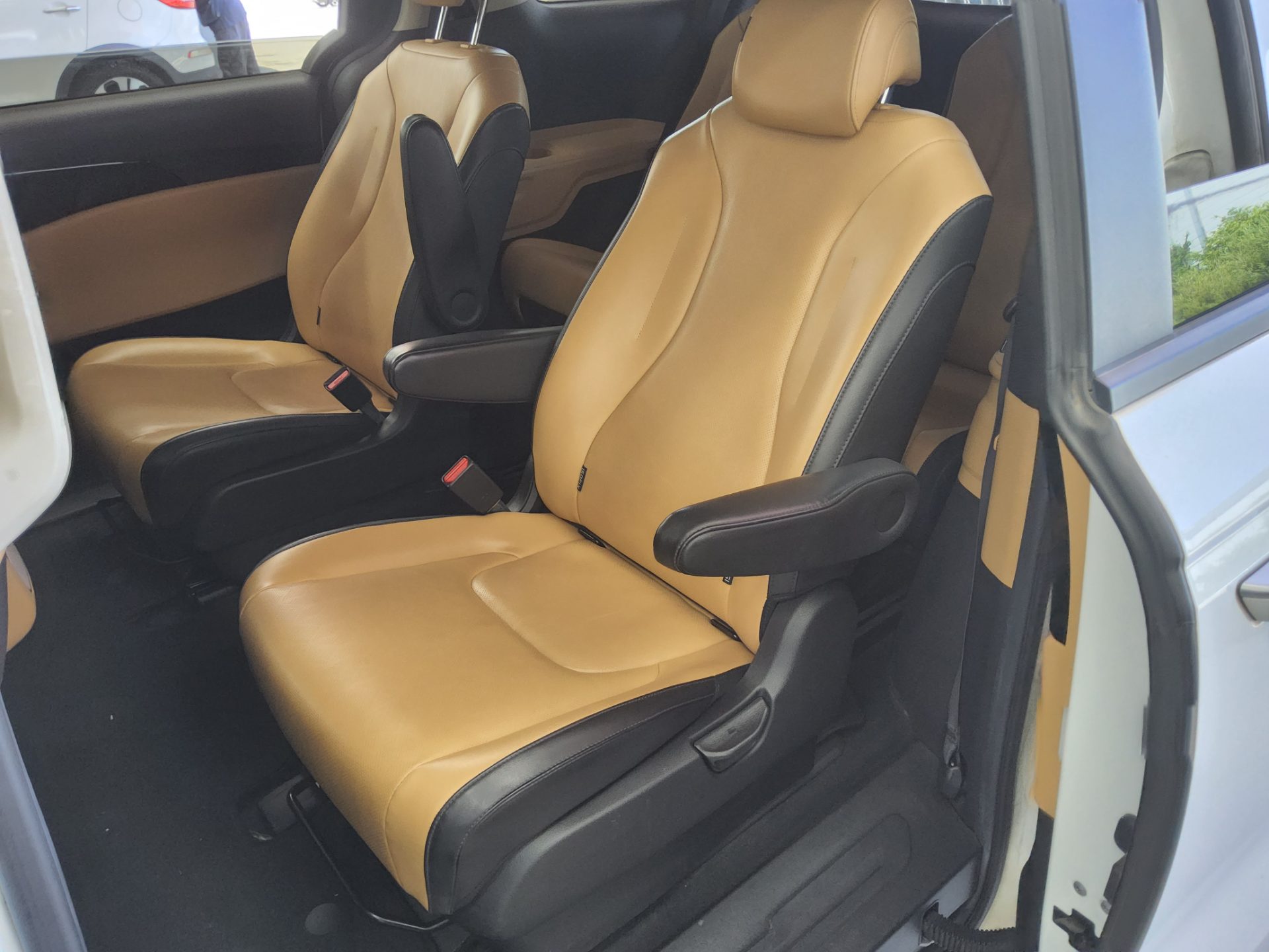 2021 - kia carnival