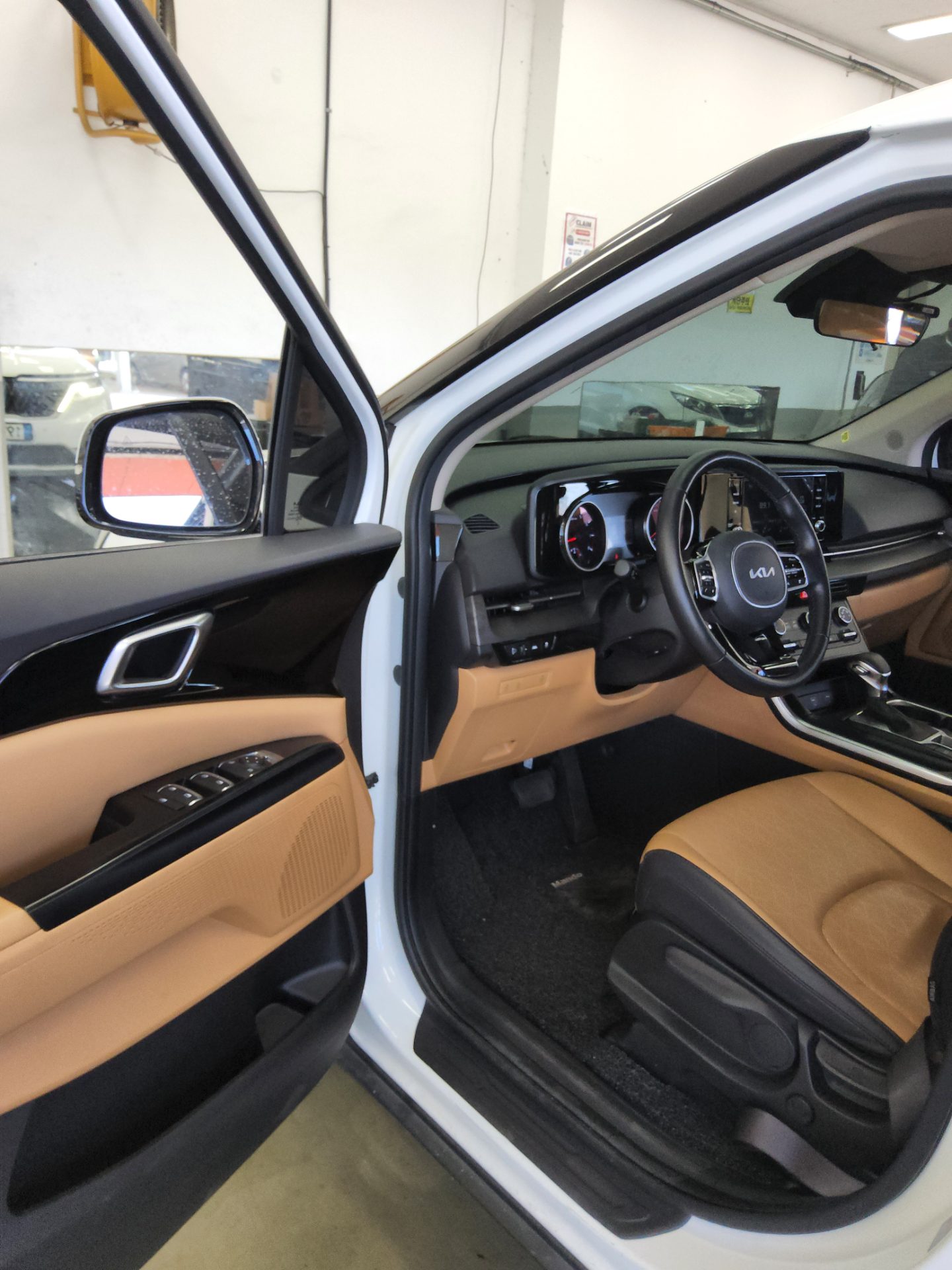 2023 - kia carnival