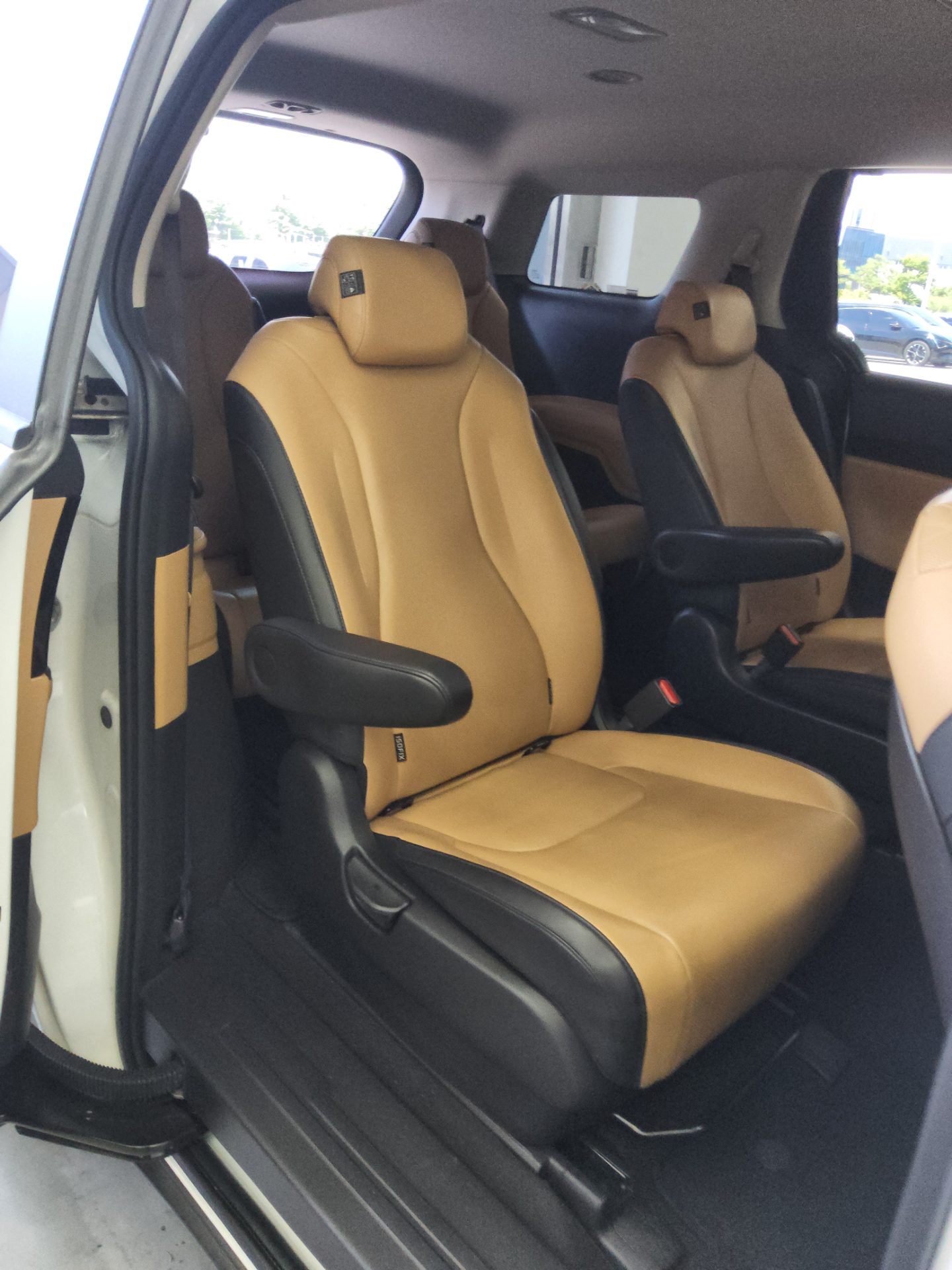 2023 - kia carnival
