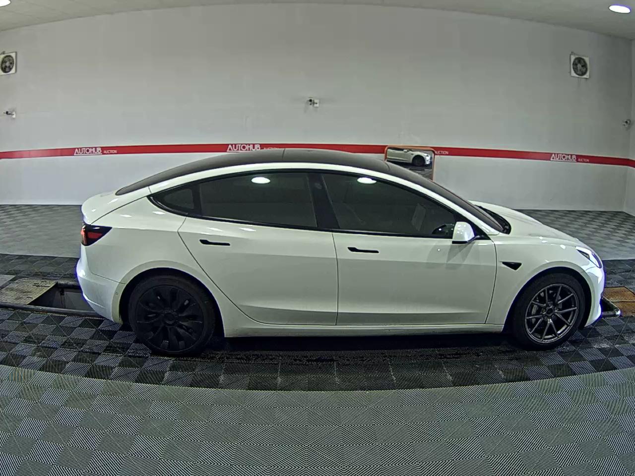 2022 - tesla model 3
