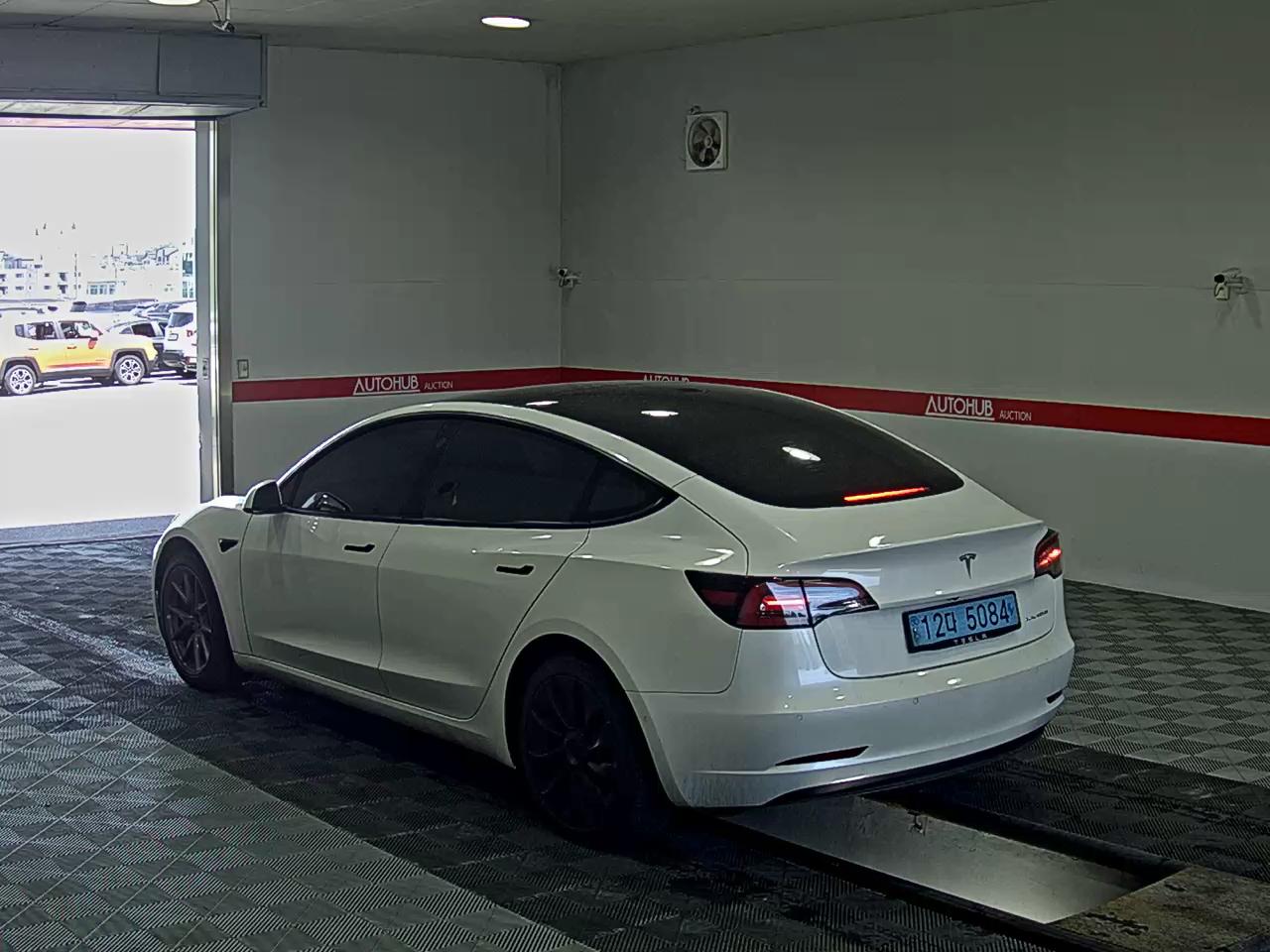 2022 - tesla model 3