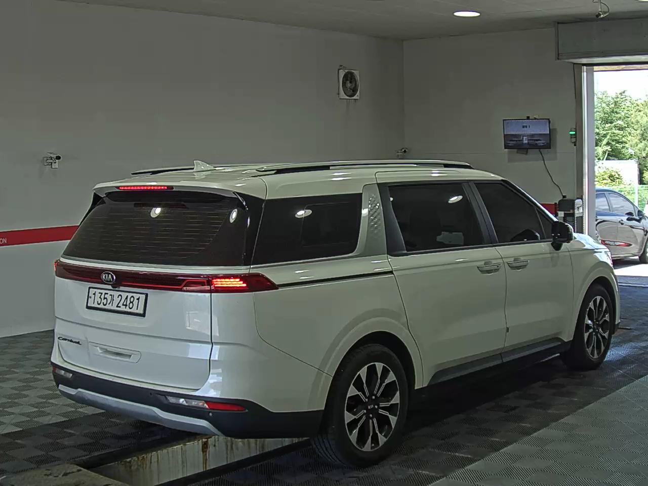 2021 - kia carnival