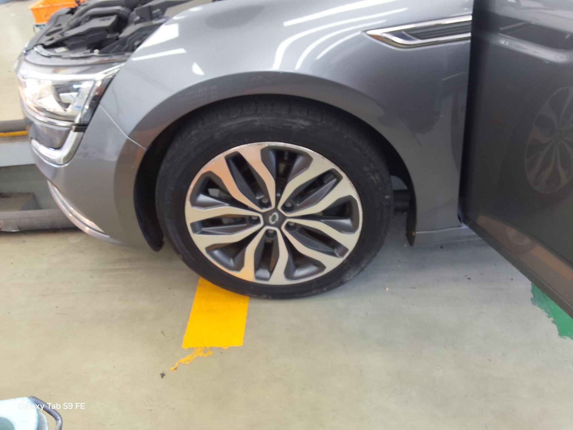 2016 - renault sm6