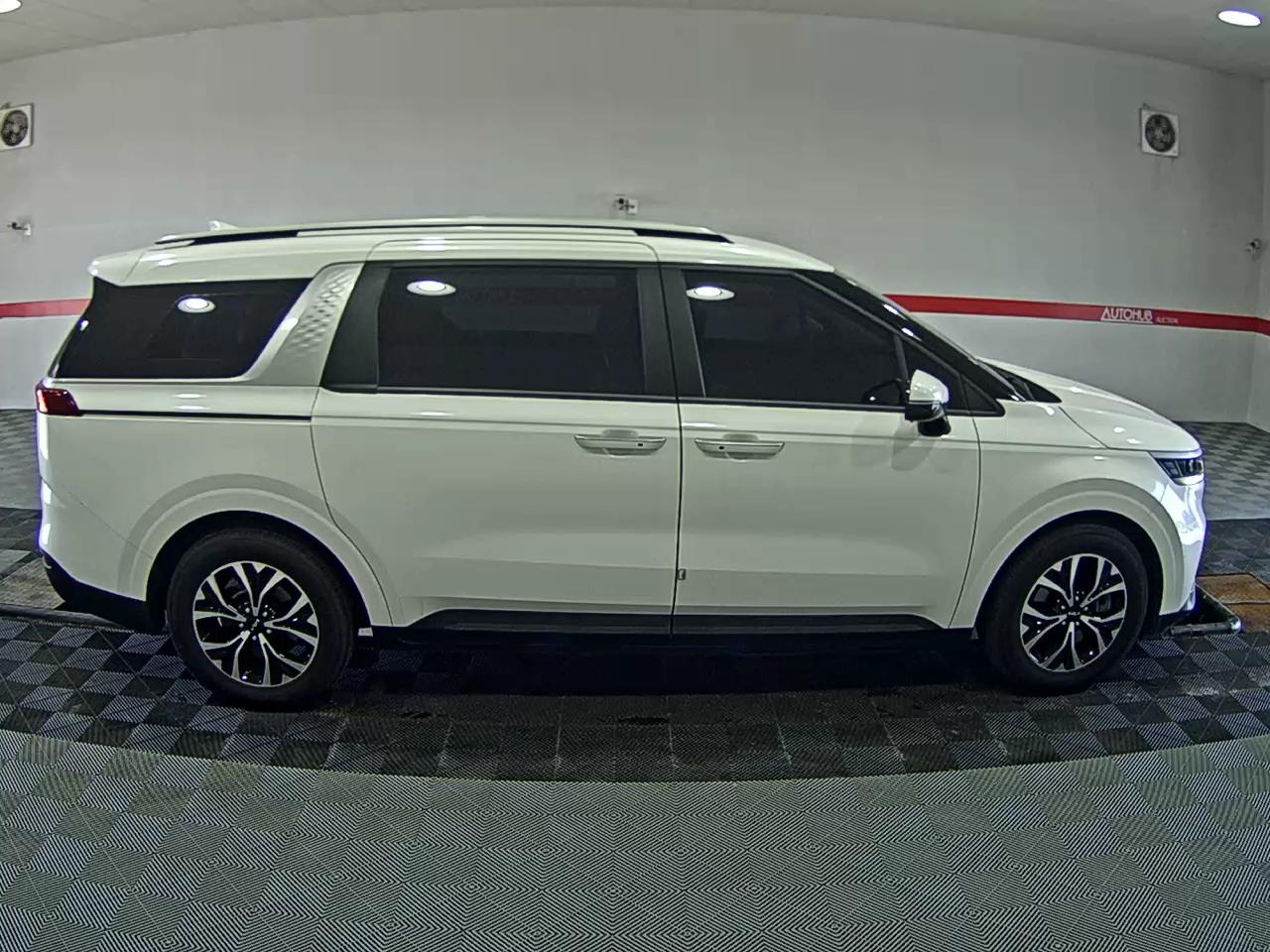 2023 - kia carnival
