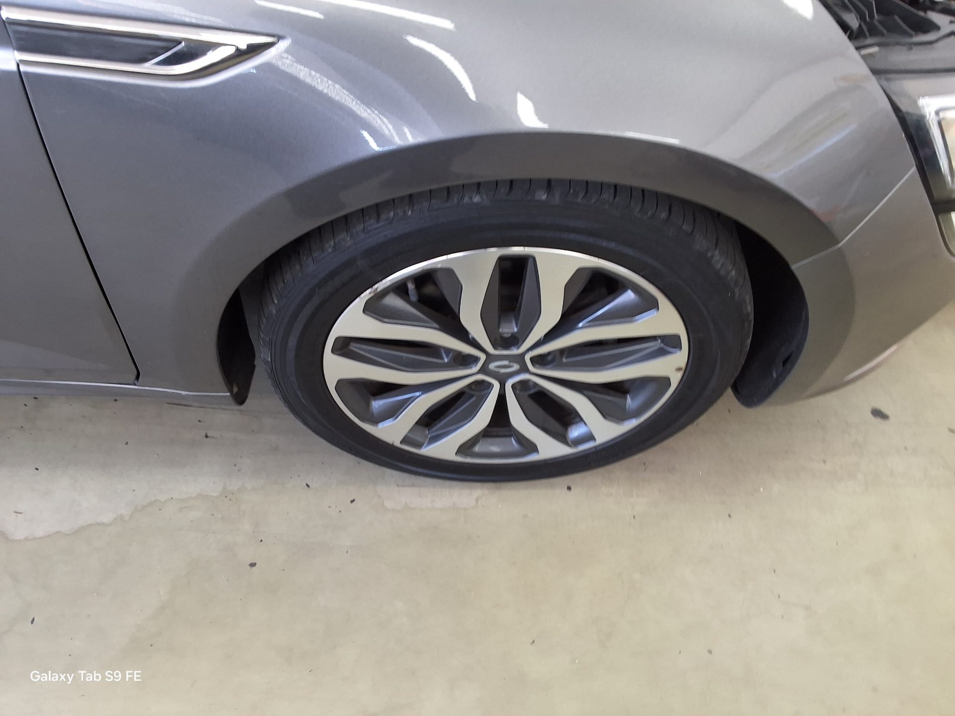 2016 - renault sm6