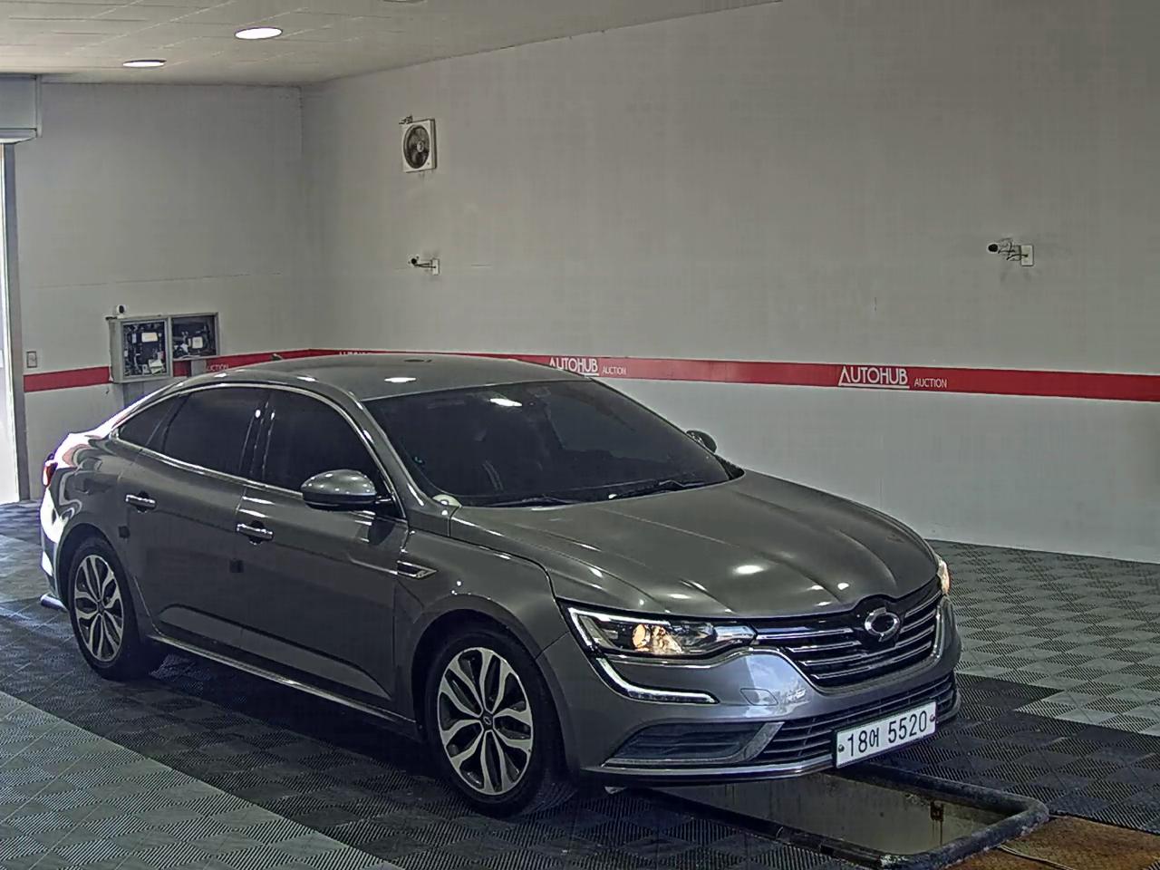 2016 - renault sm6