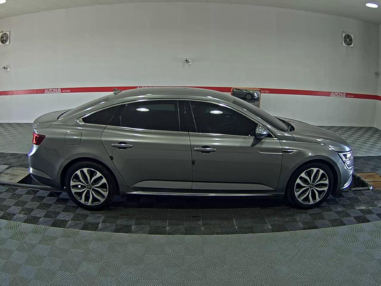 2016 - renault sm6
