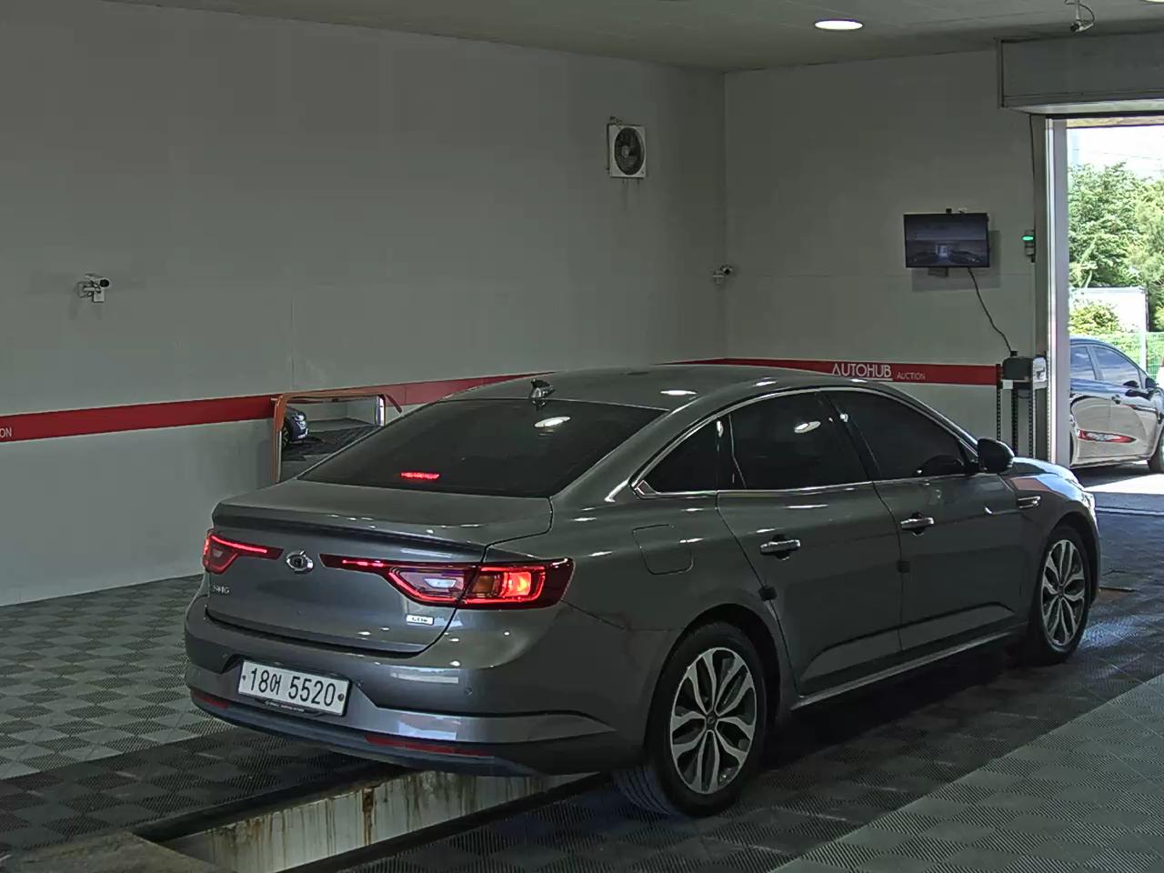 2016 - renault sm6