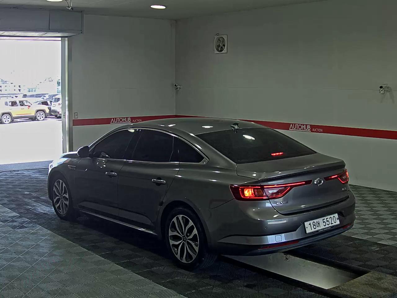 2016 - renault sm6