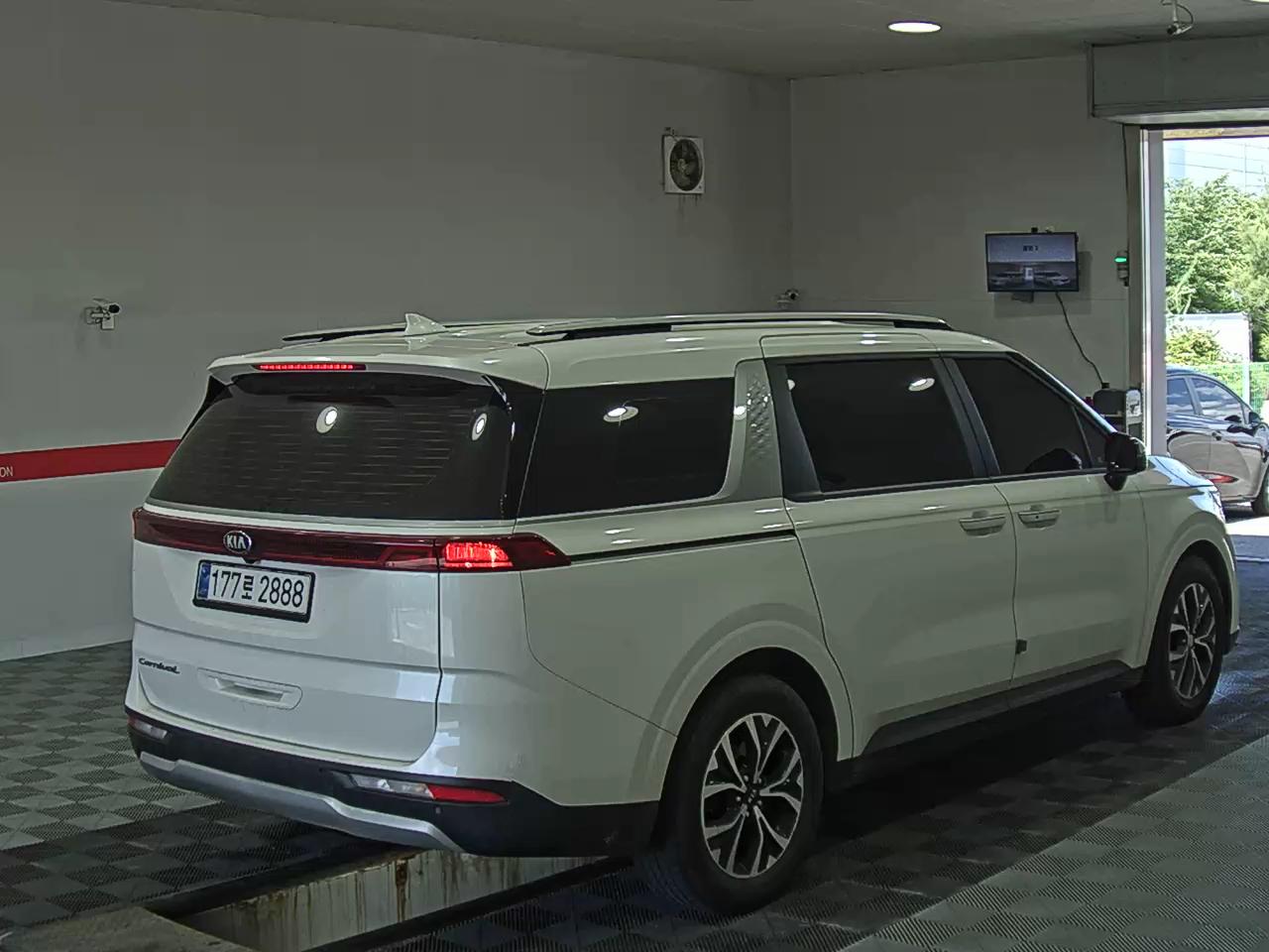 2021 - kia carnival