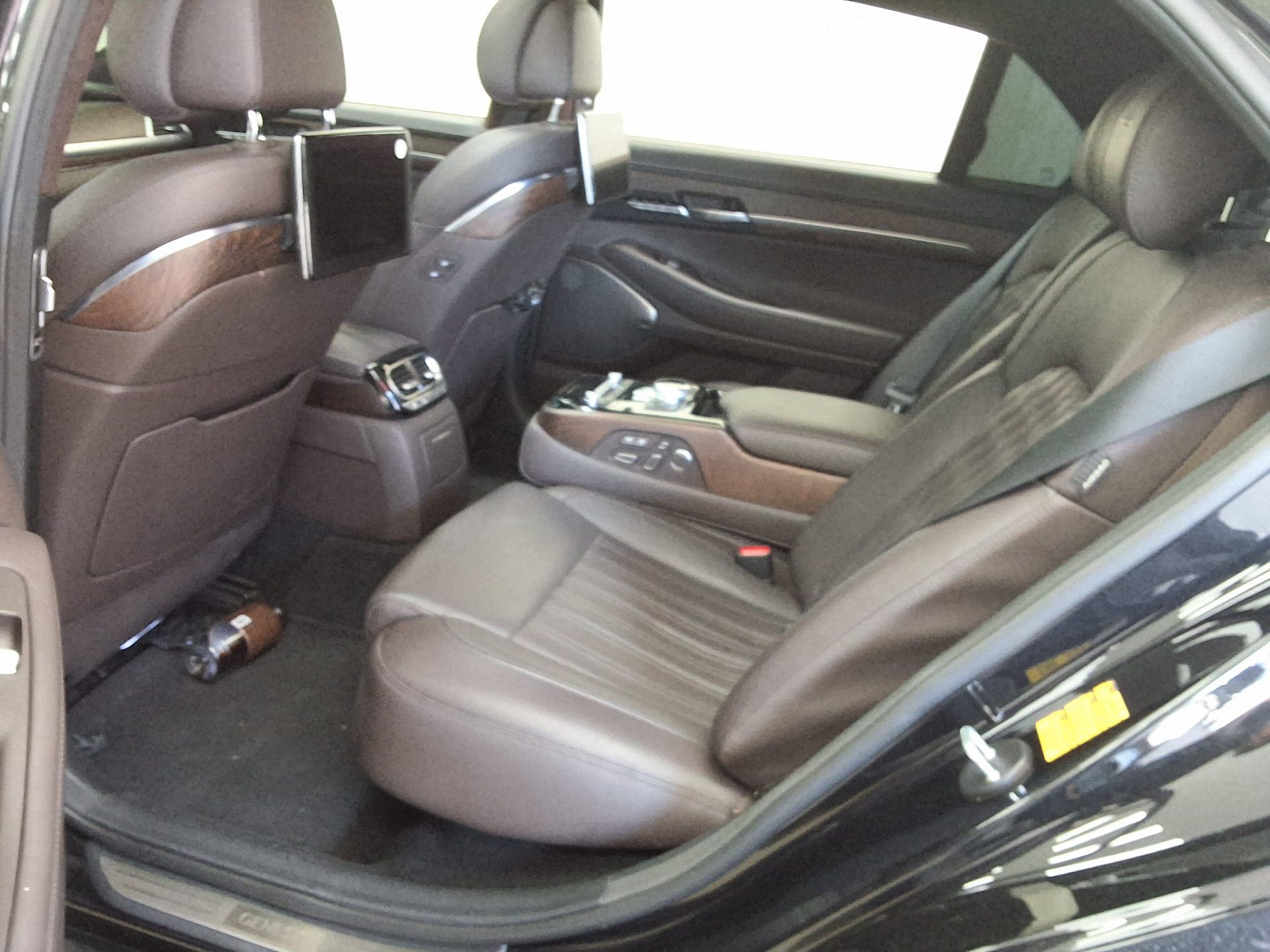 2021 - genesis g90