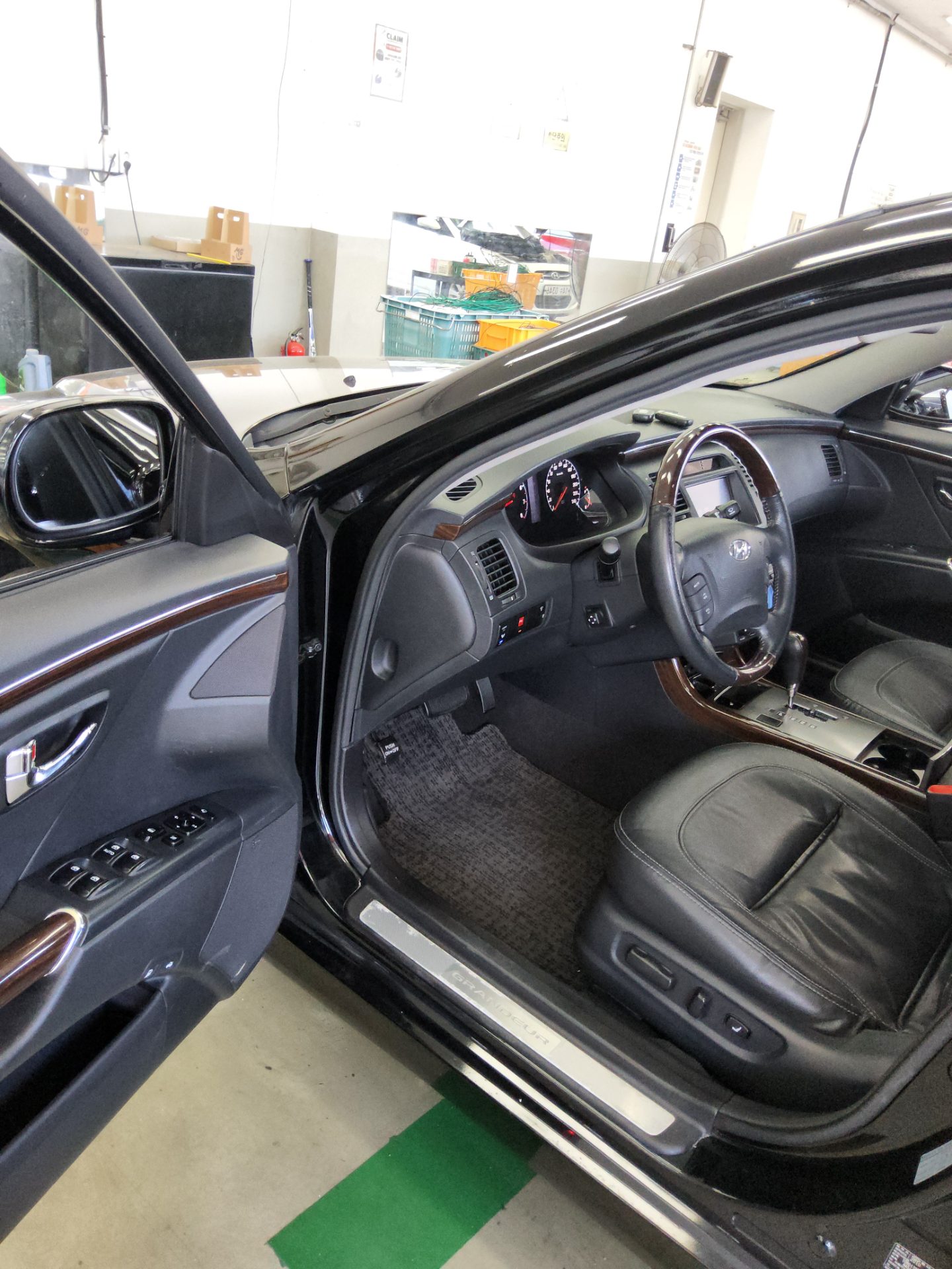 2011 - hyundai grandeur