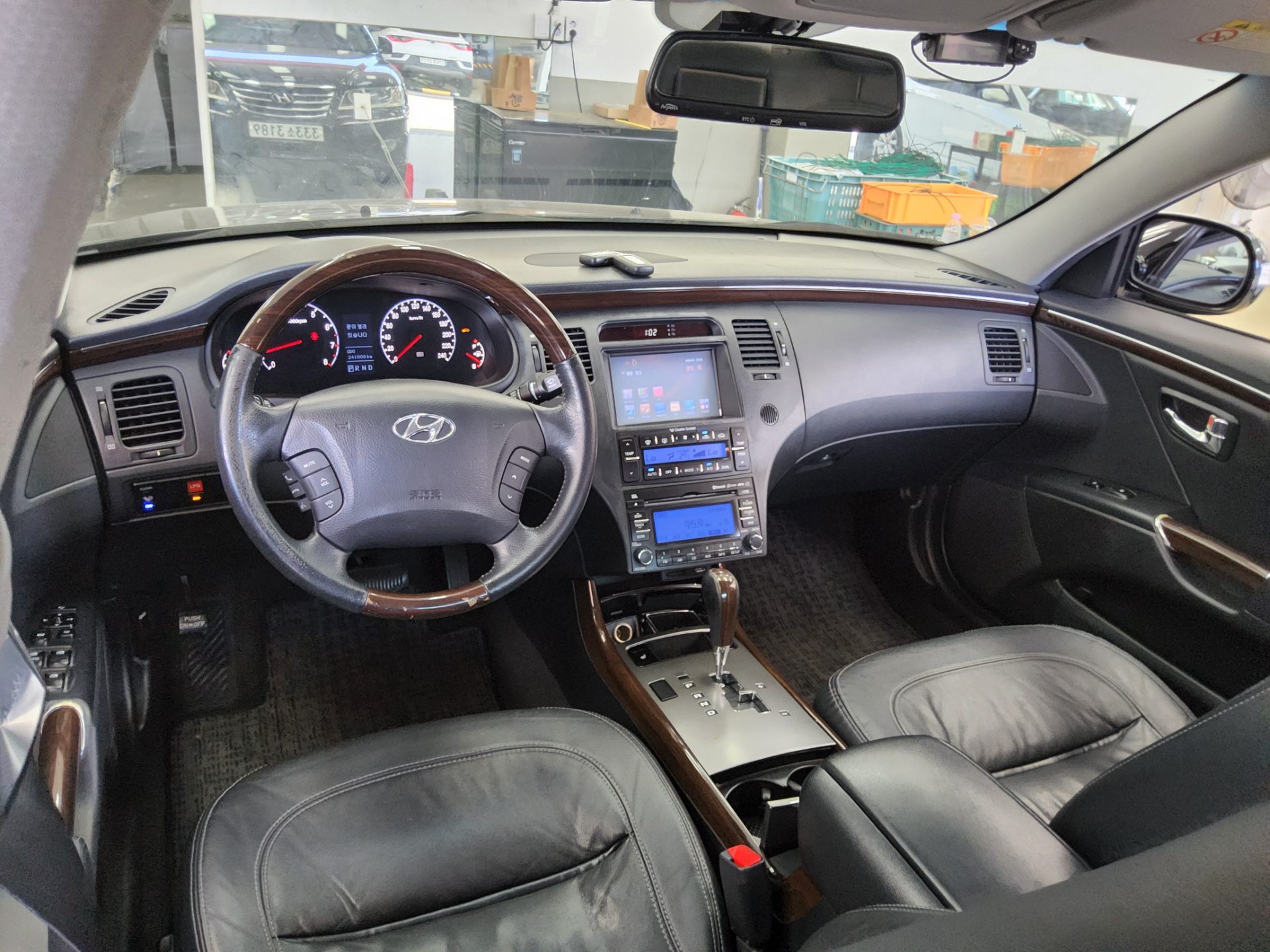2011 - hyundai grandeur