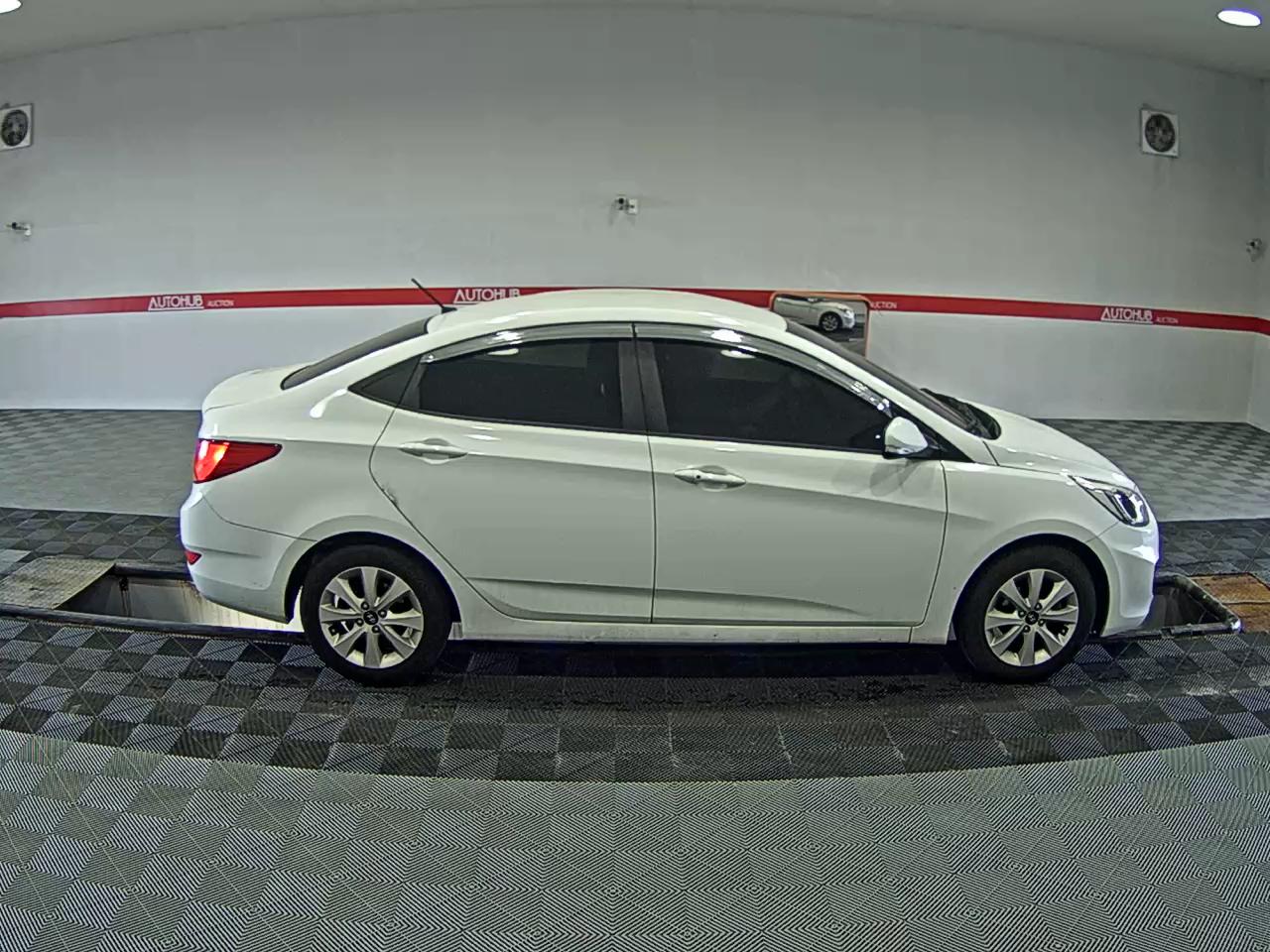 2017 - hyundai accent