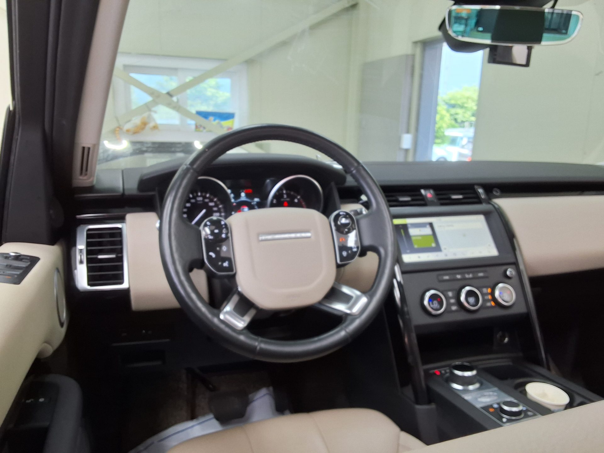 2020 - land rover discovery