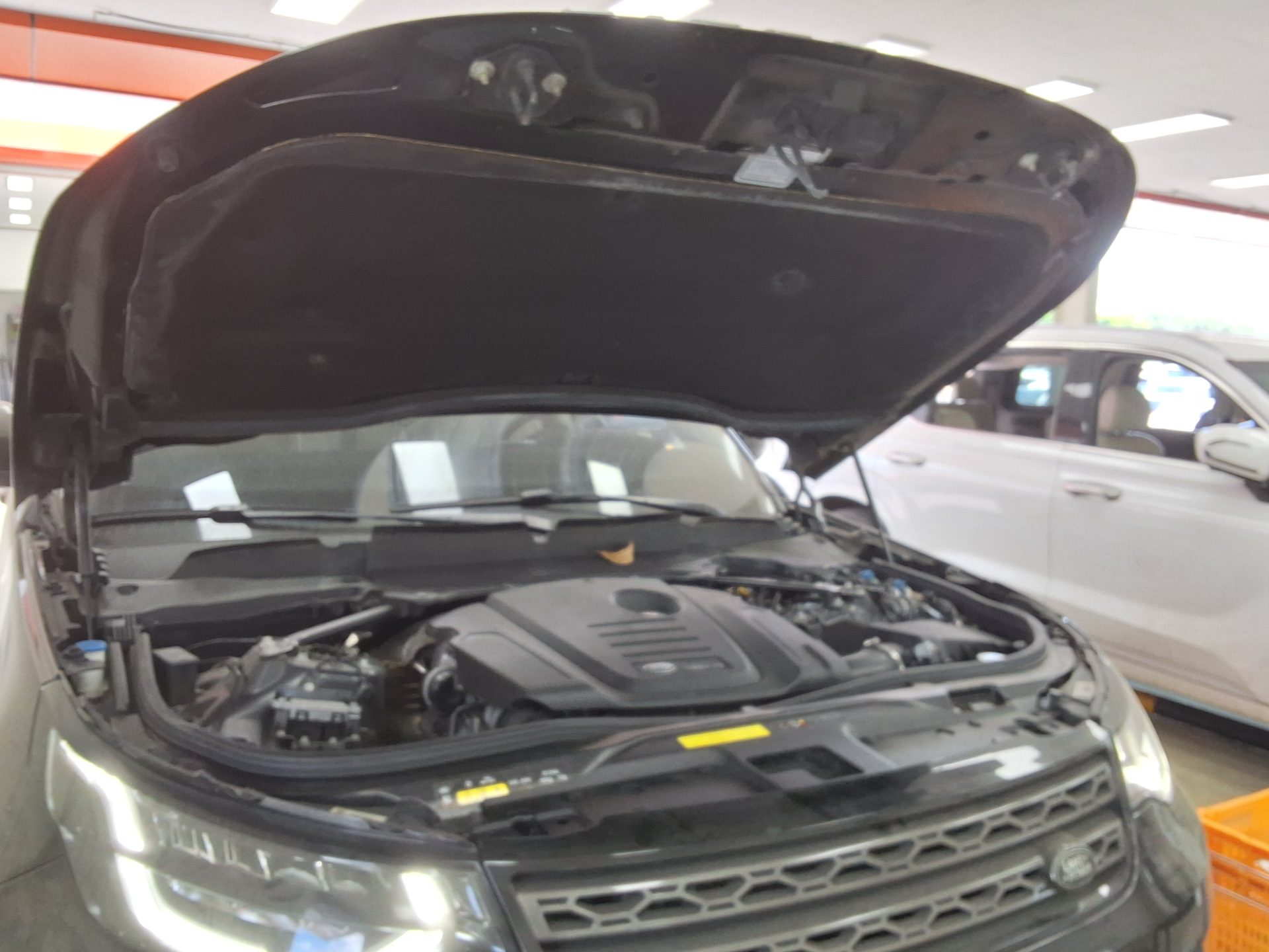 2020 - land rover discovery