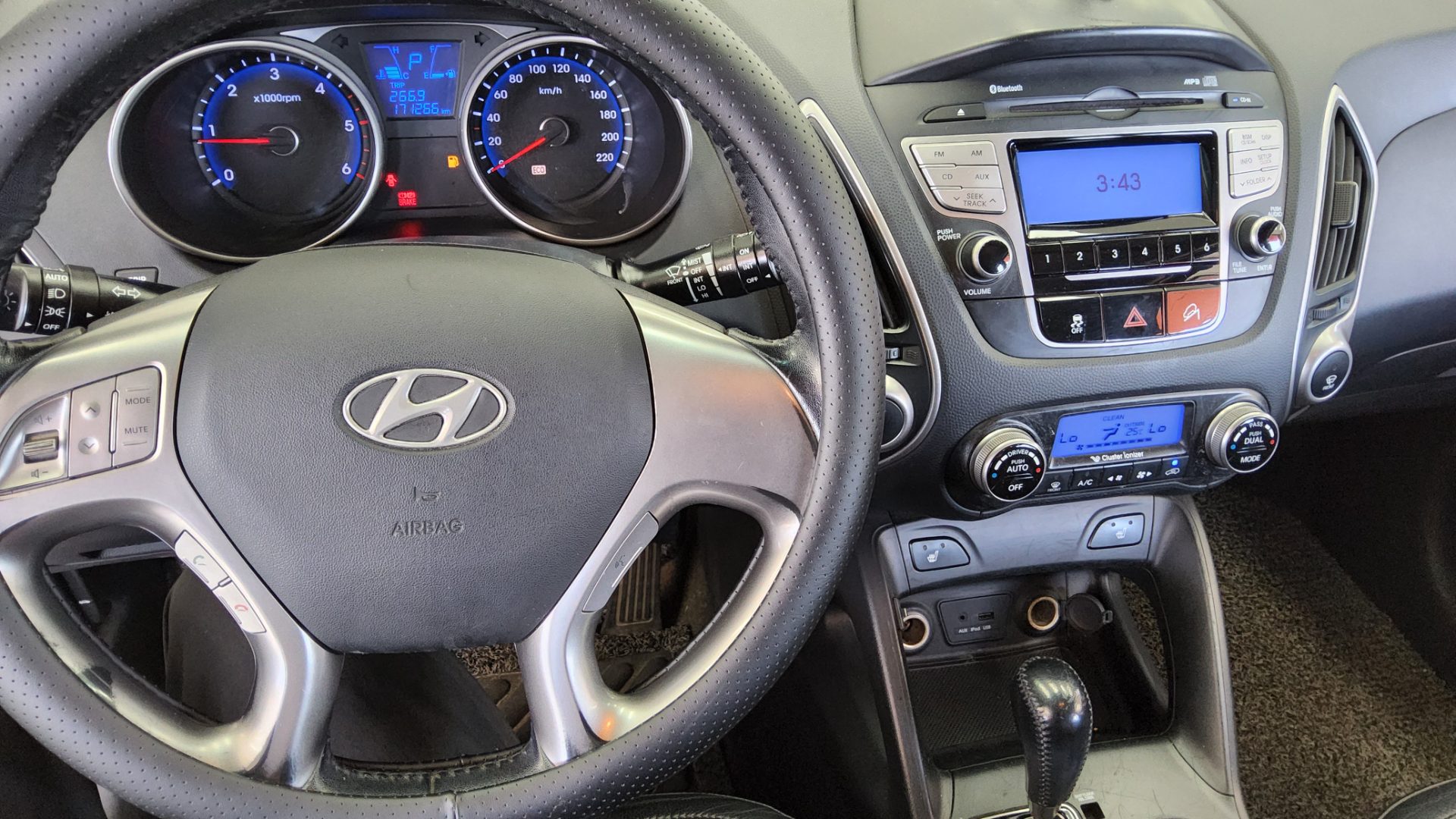 2010 - hyundai tucson