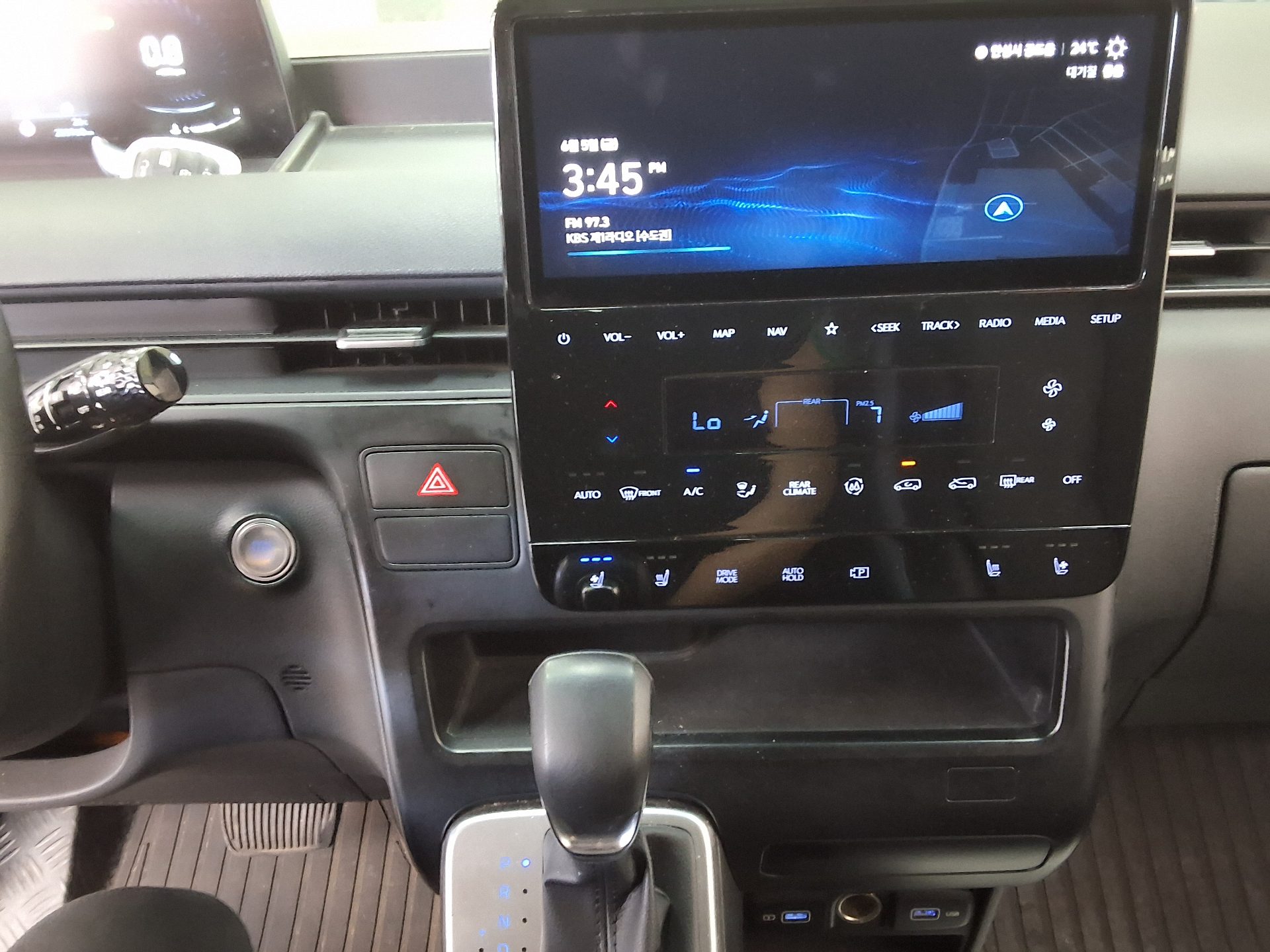 2022 - hyundai staria