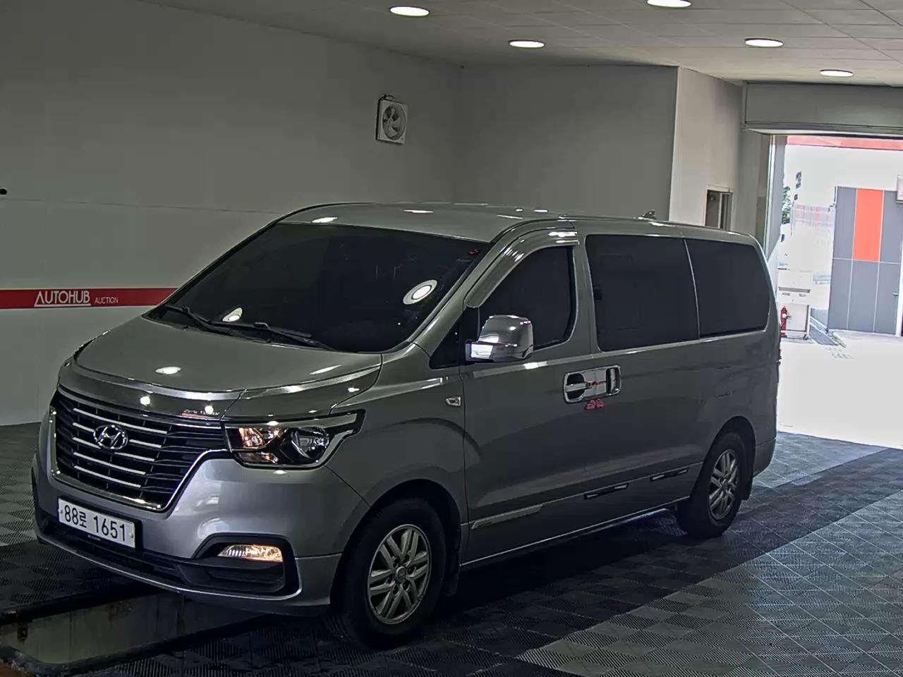 HYUNDAI GRAND STAREX