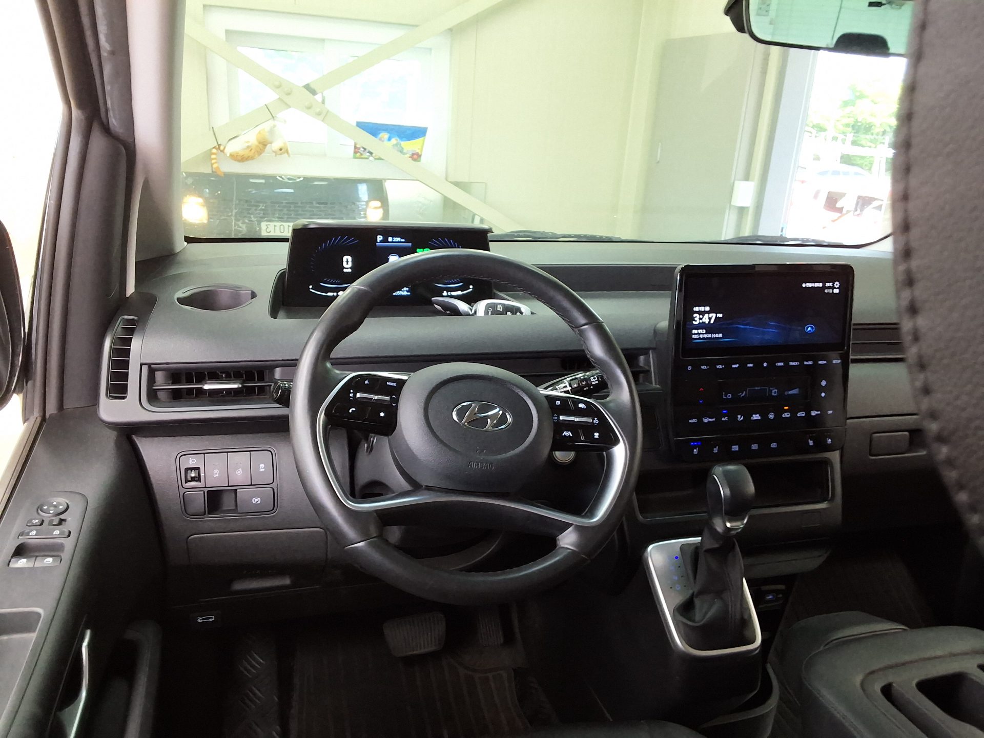 2022 - hyundai staria