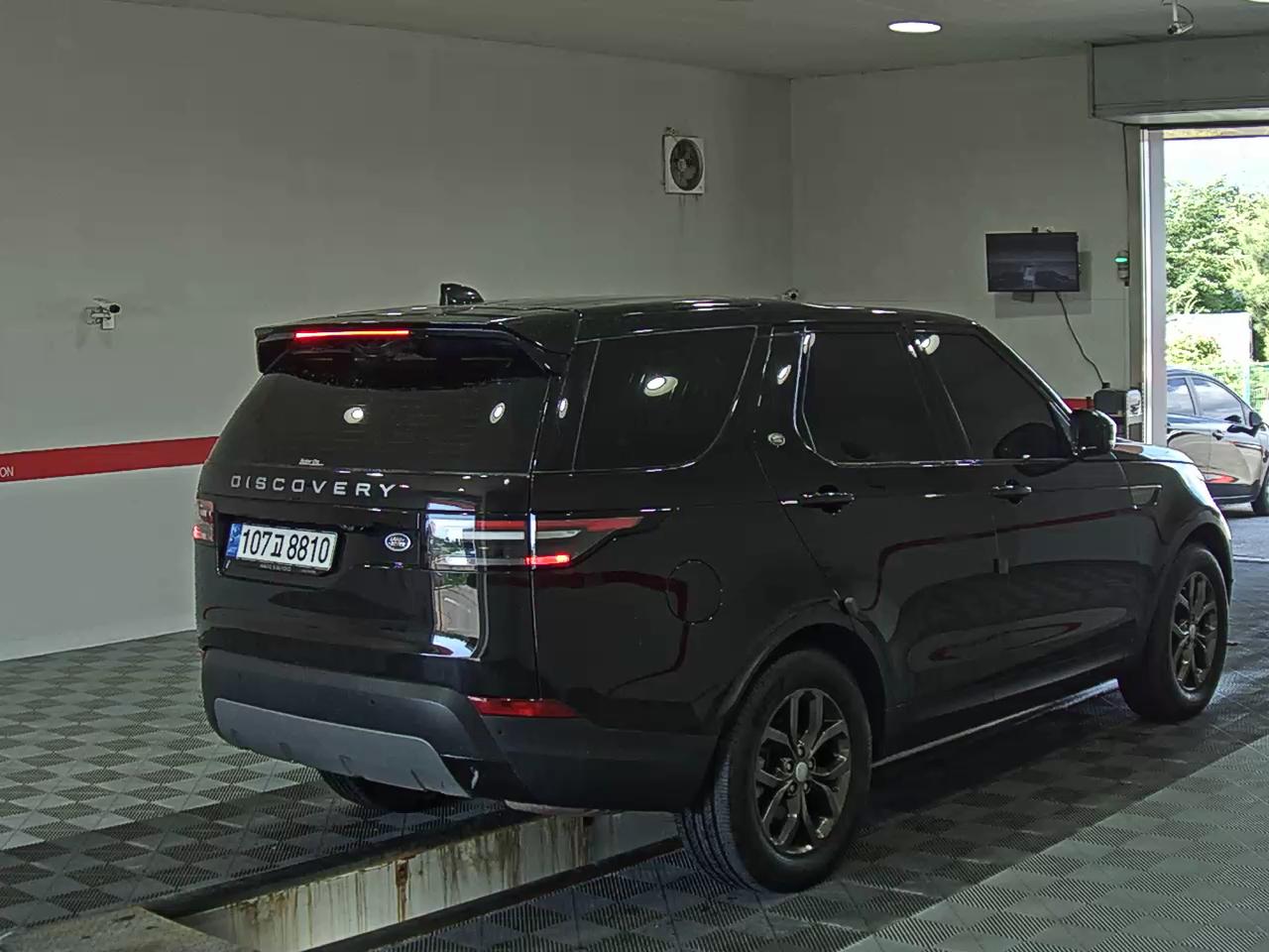 2020 - land rover discovery