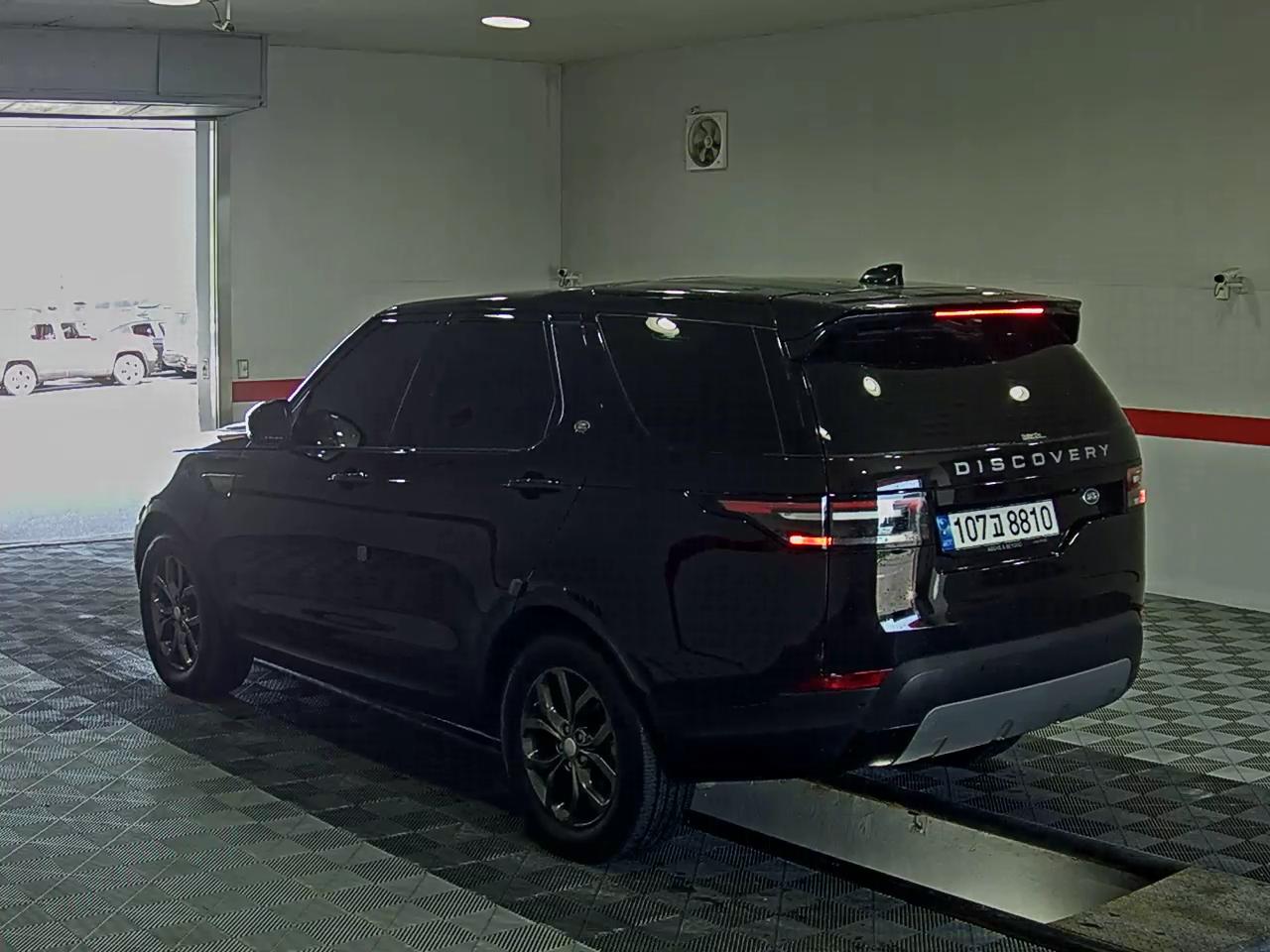 2020 - land rover discovery
