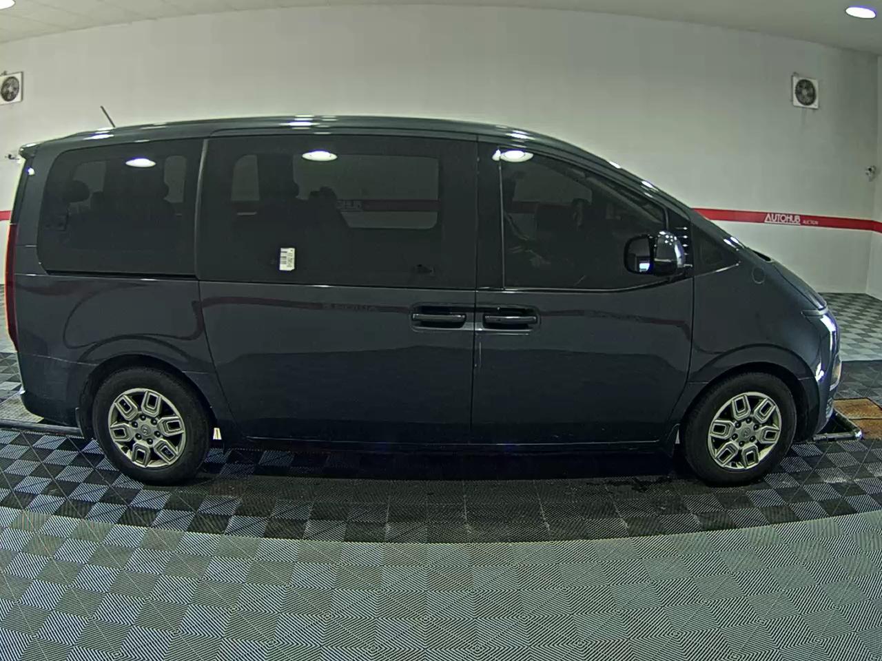 2022 - hyundai staria