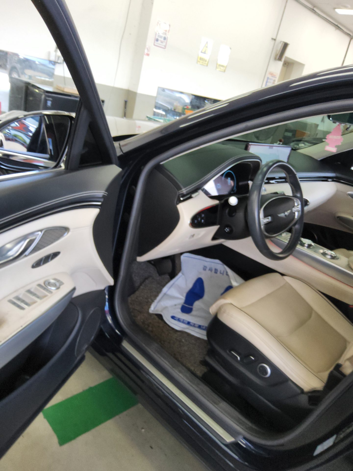 2021 - genesis gv70