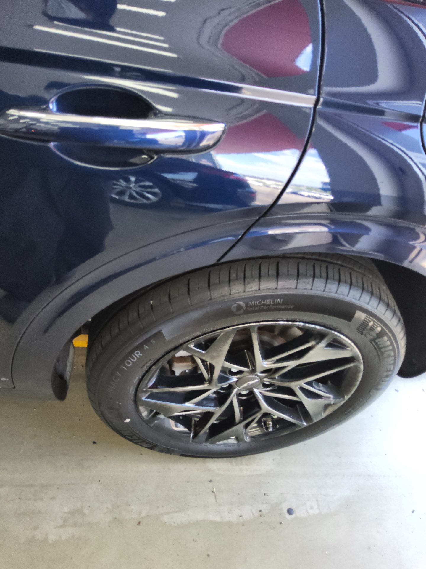 2021 - genesis gv70