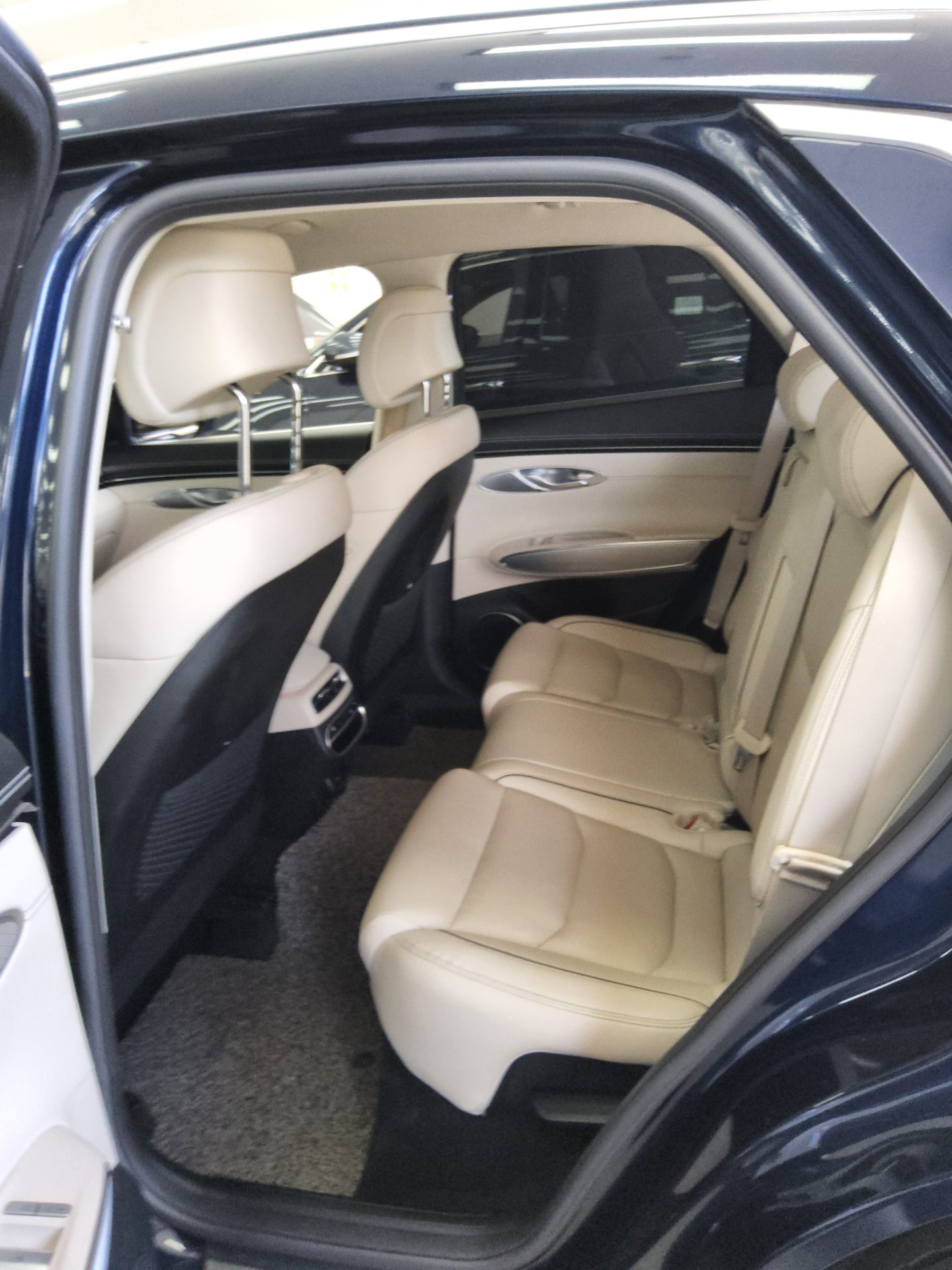 2021 - genesis gv70