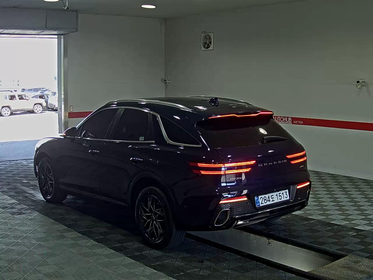 2021 - genesis gv70