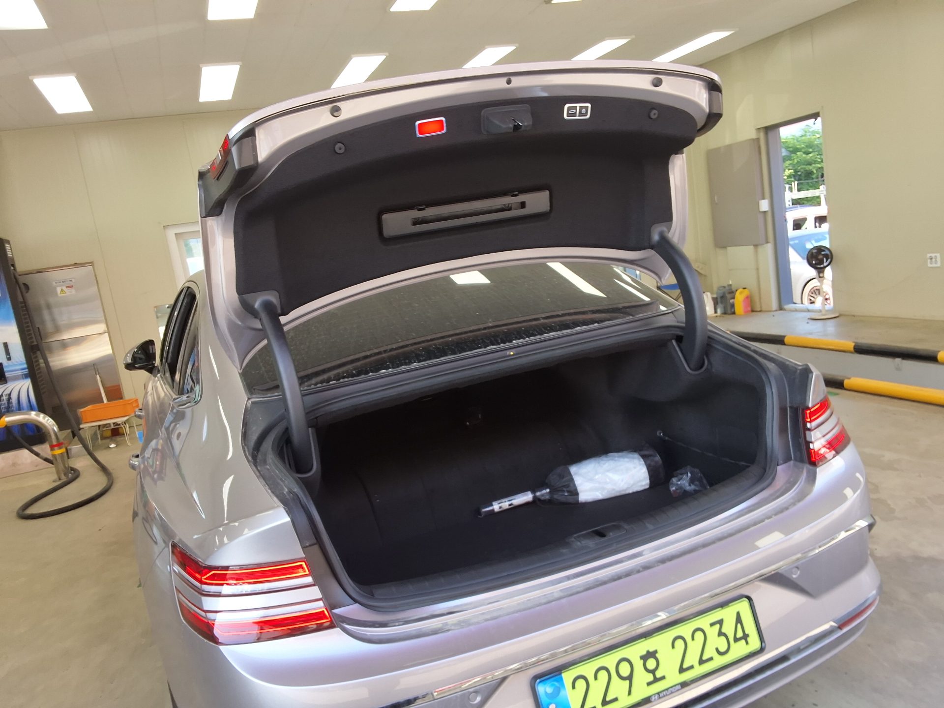 2025 - genesis eg80