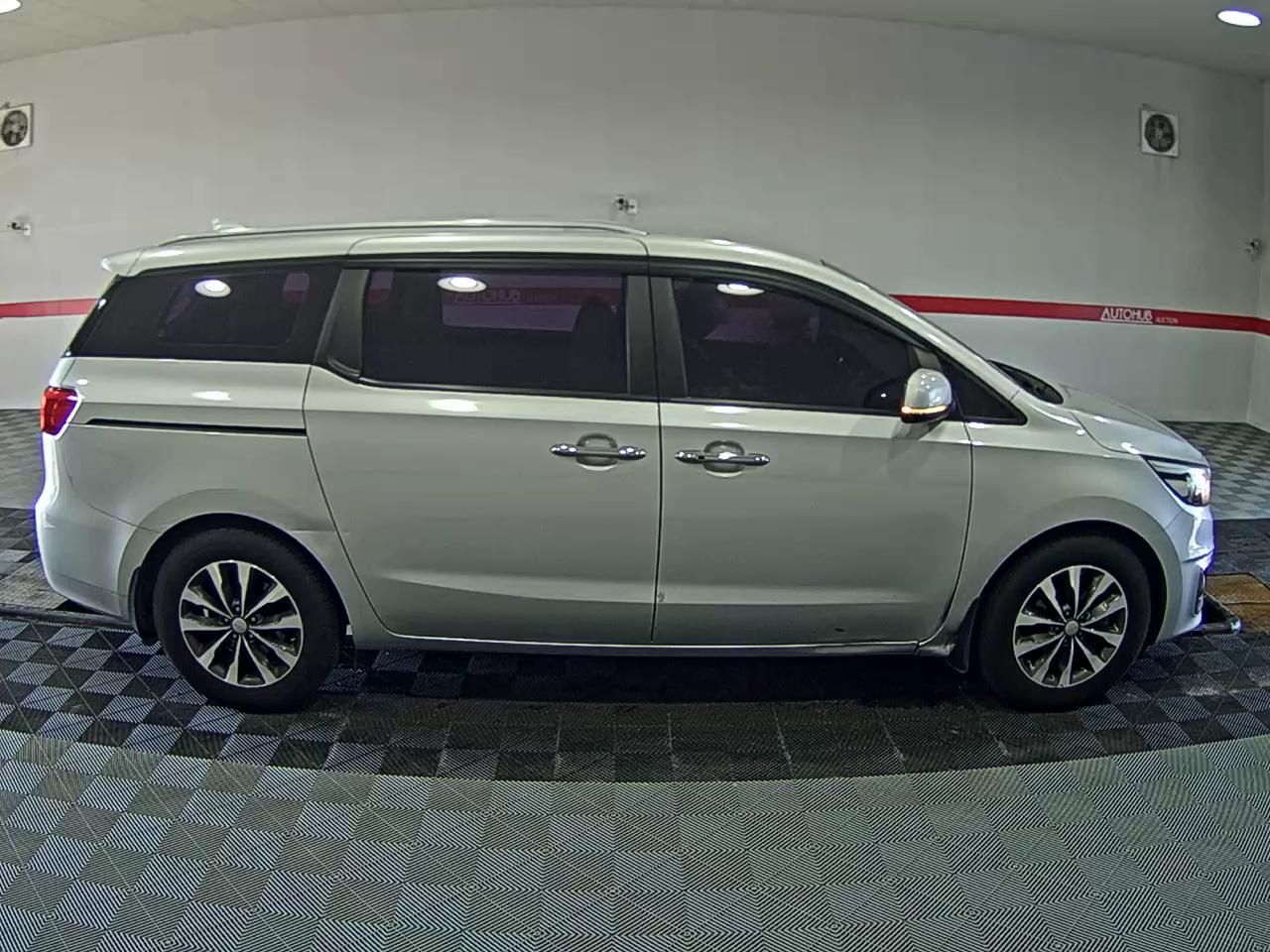 2018 - kia carnival