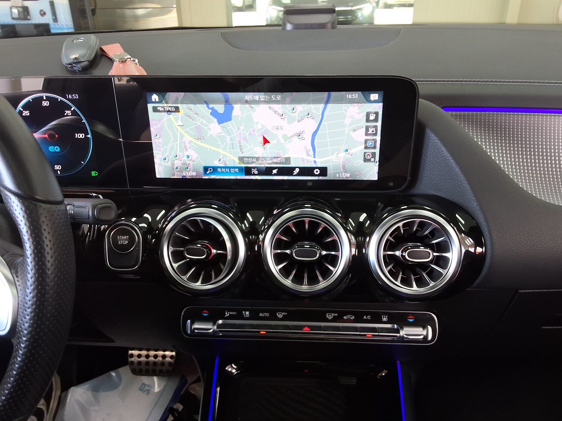 2022 - mercedes-benz eqa