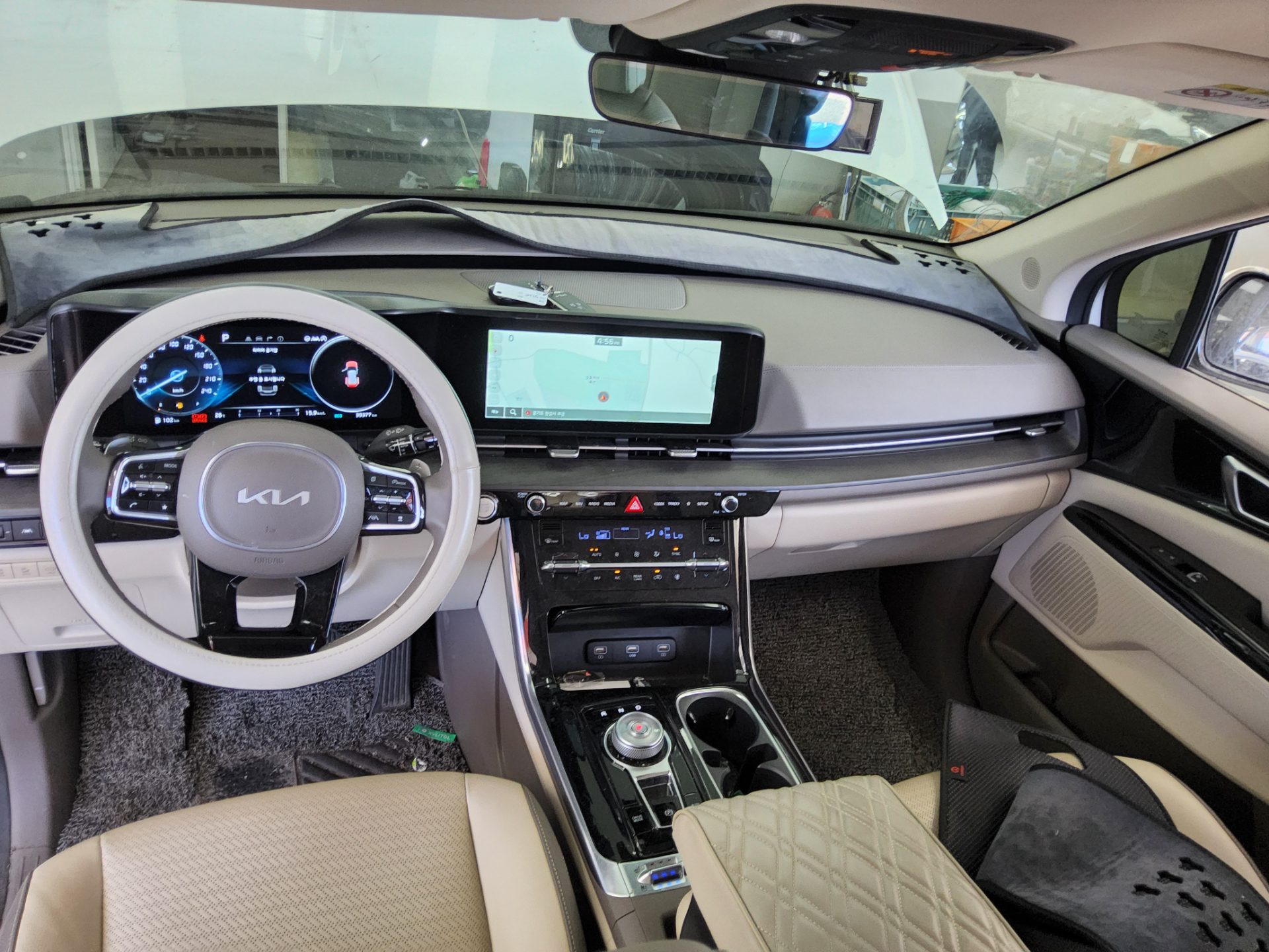 2023 - kia carnival