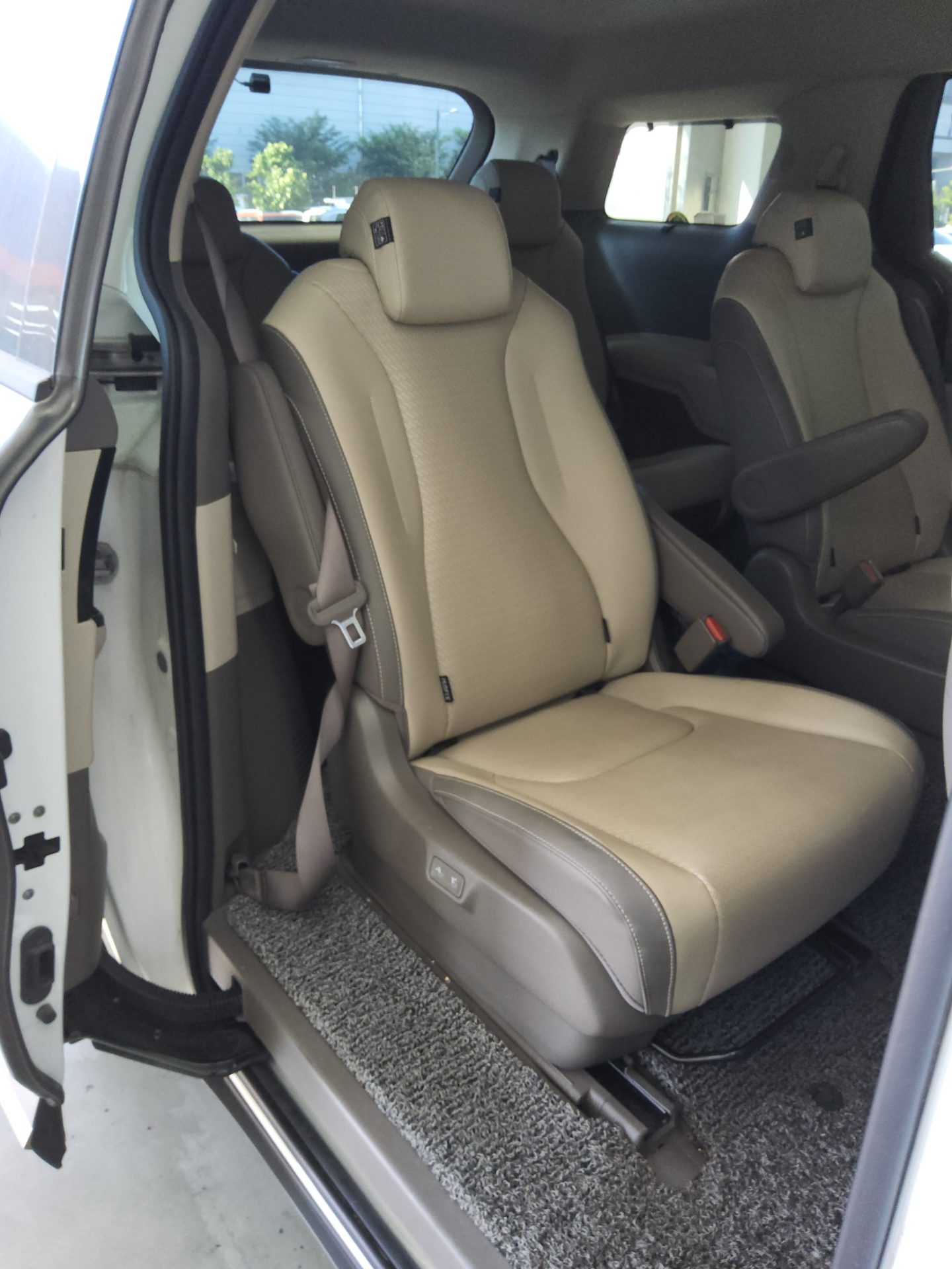 2023 - kia carnival