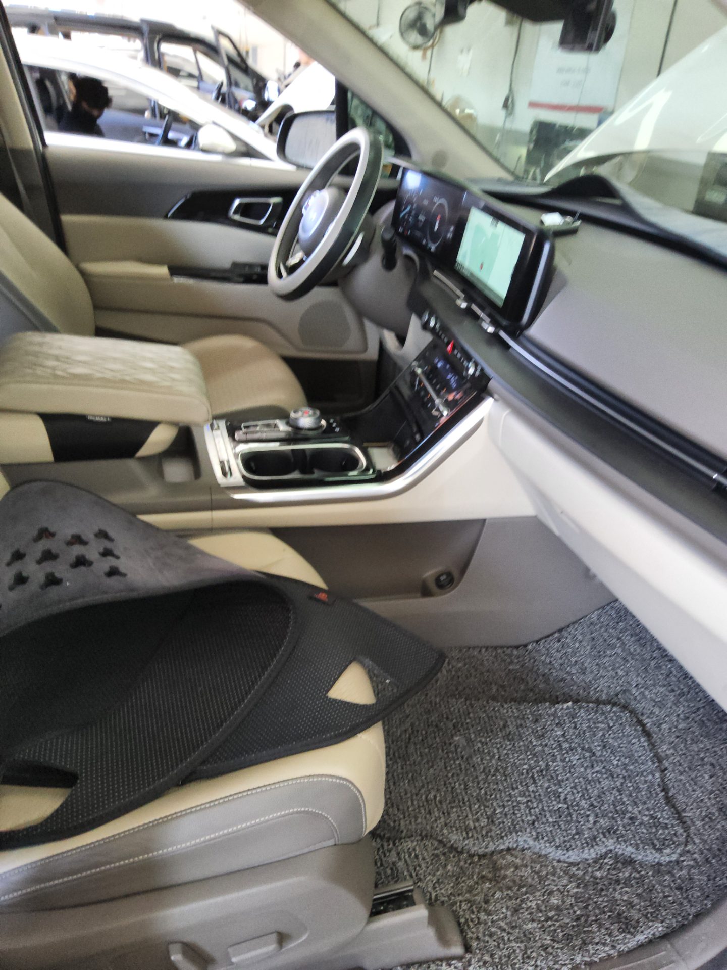 2023 - kia carnival