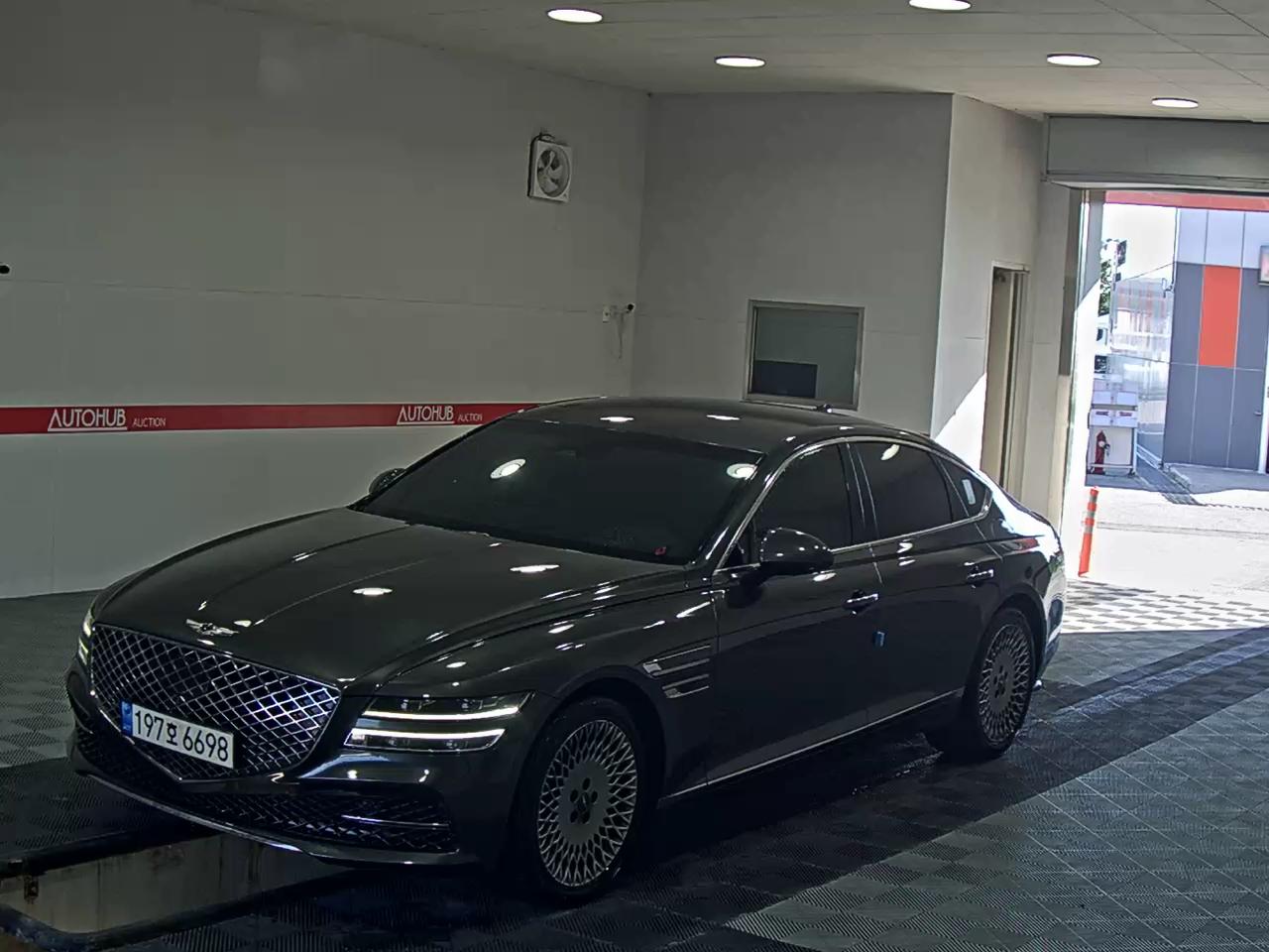 GENESIS G80 BASE MODEL