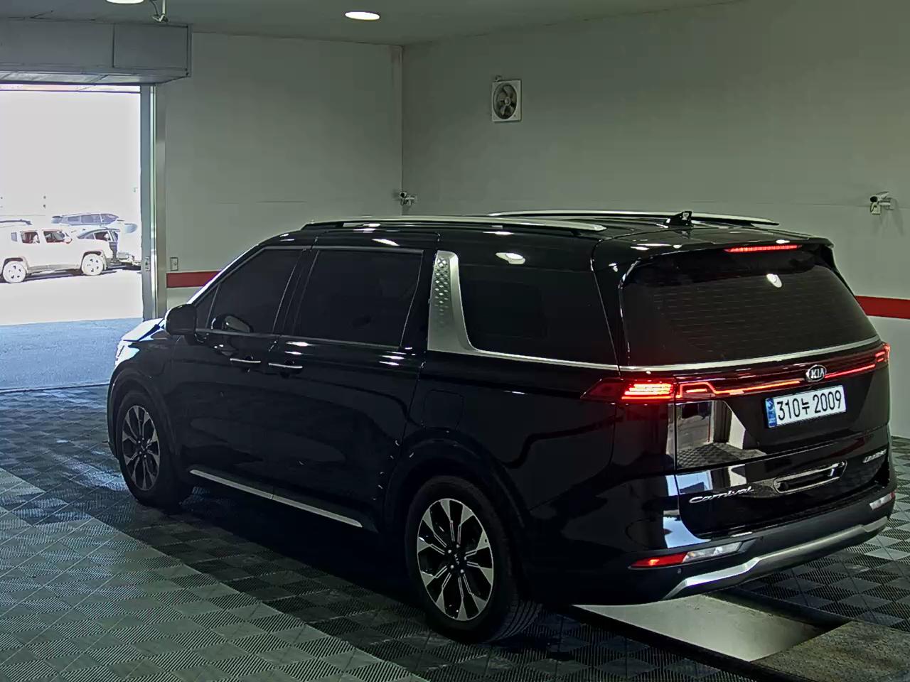 2021 - kia carnival