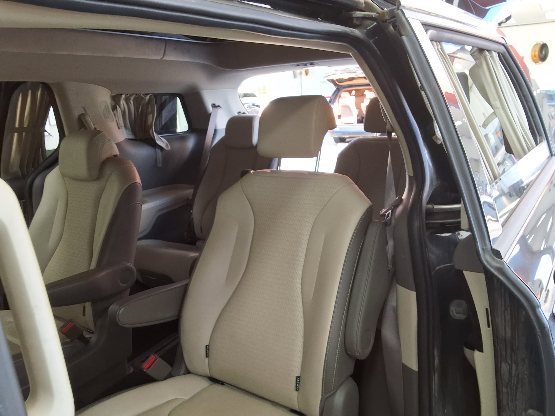 2023 - kia carnival