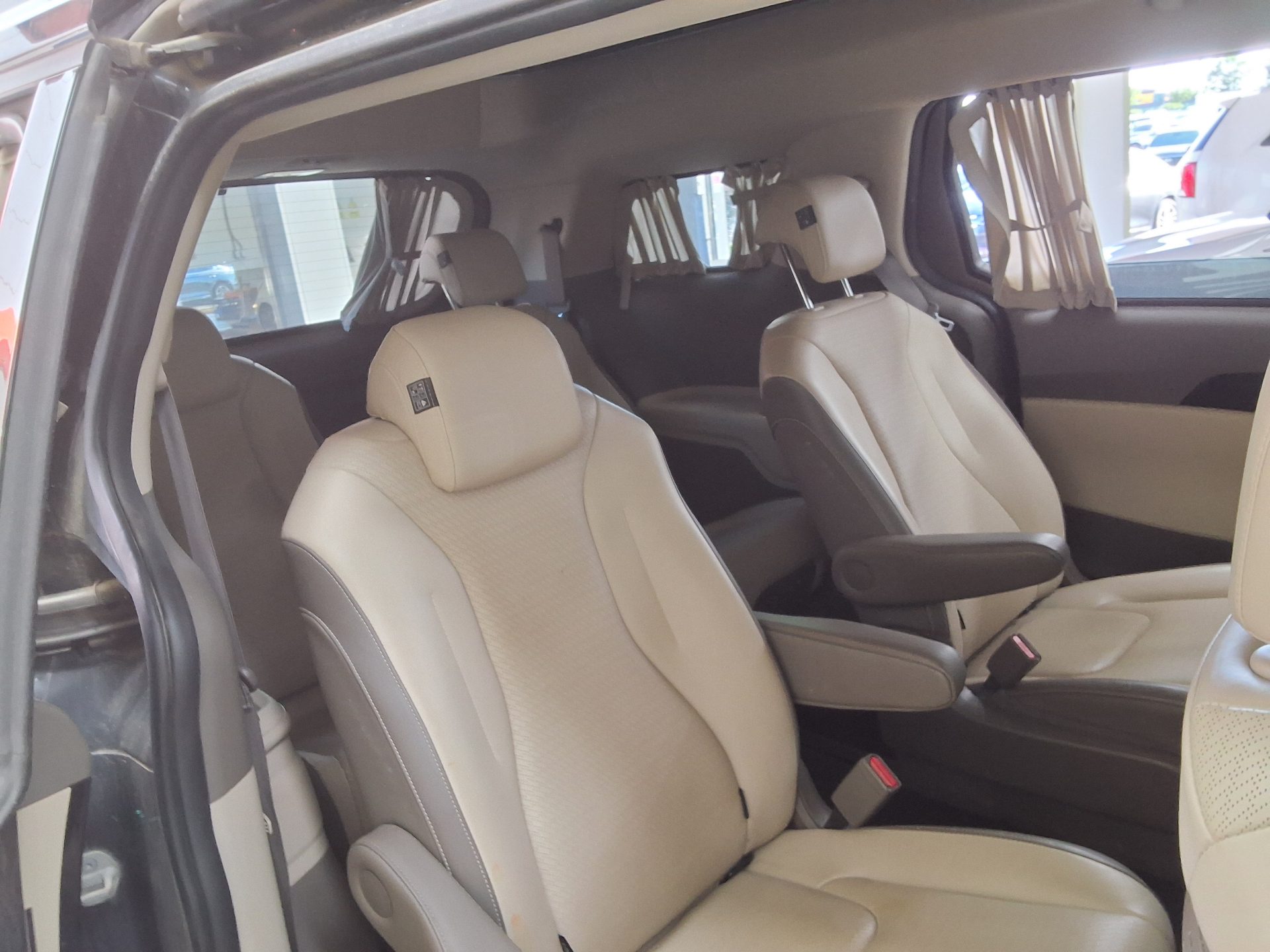 2023 - kia carnival
