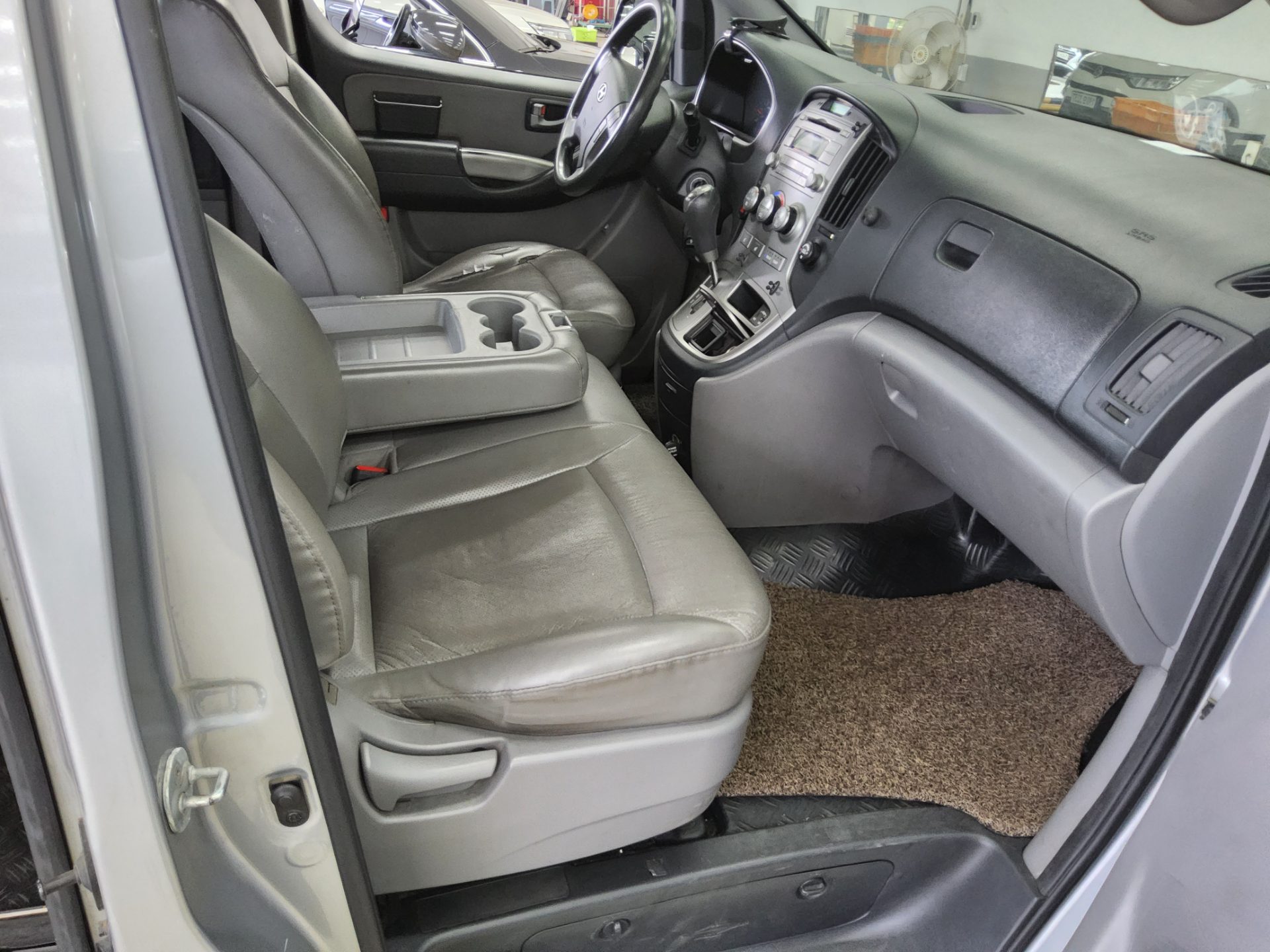 2014 - hyundai grand starex